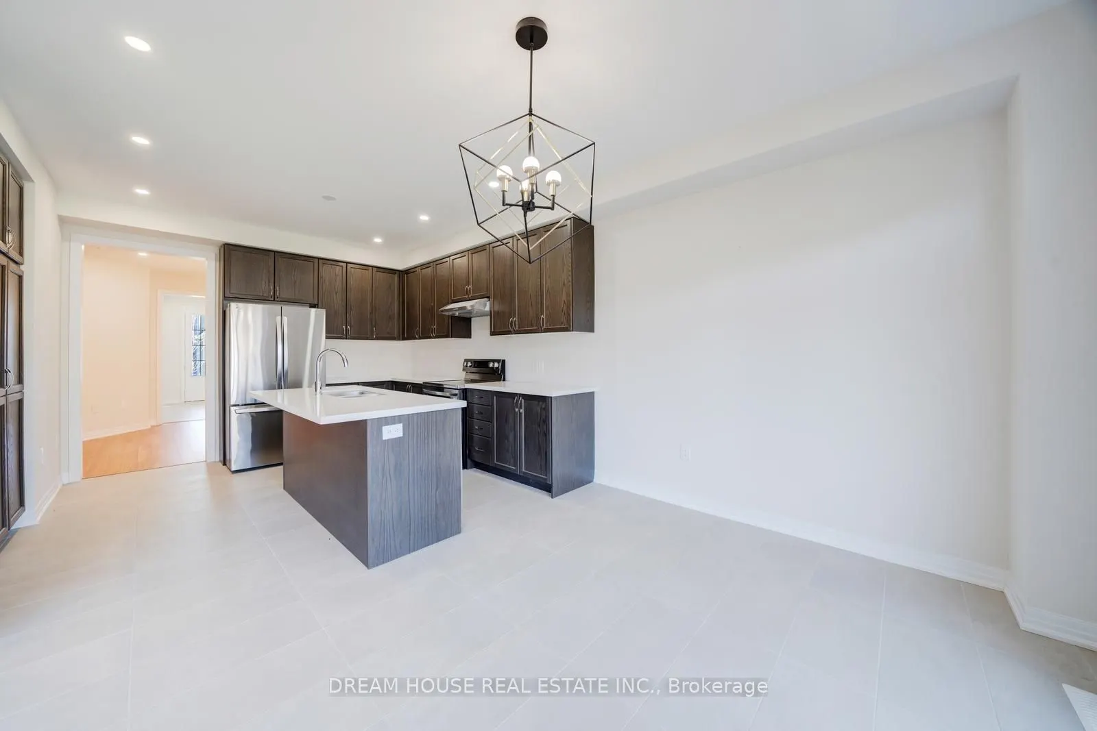11 Northrop Avenue