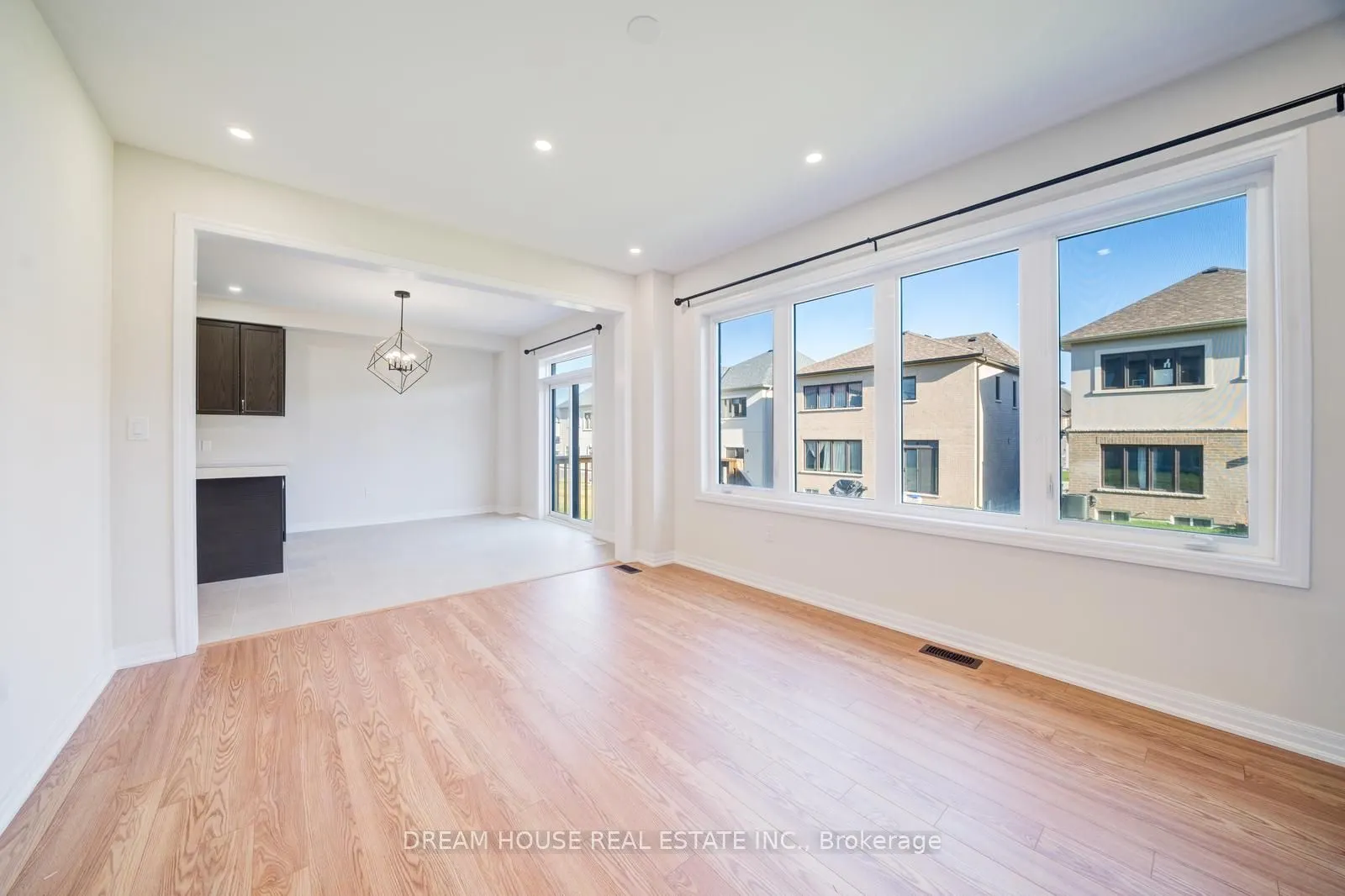 11 Northrop Avenue