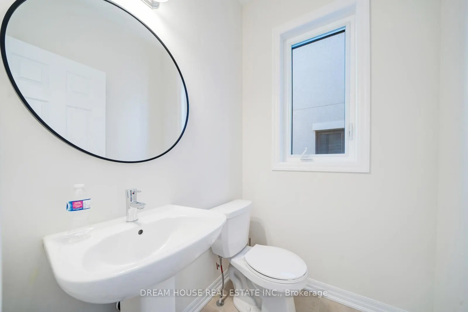 11 Northrop Avenue
