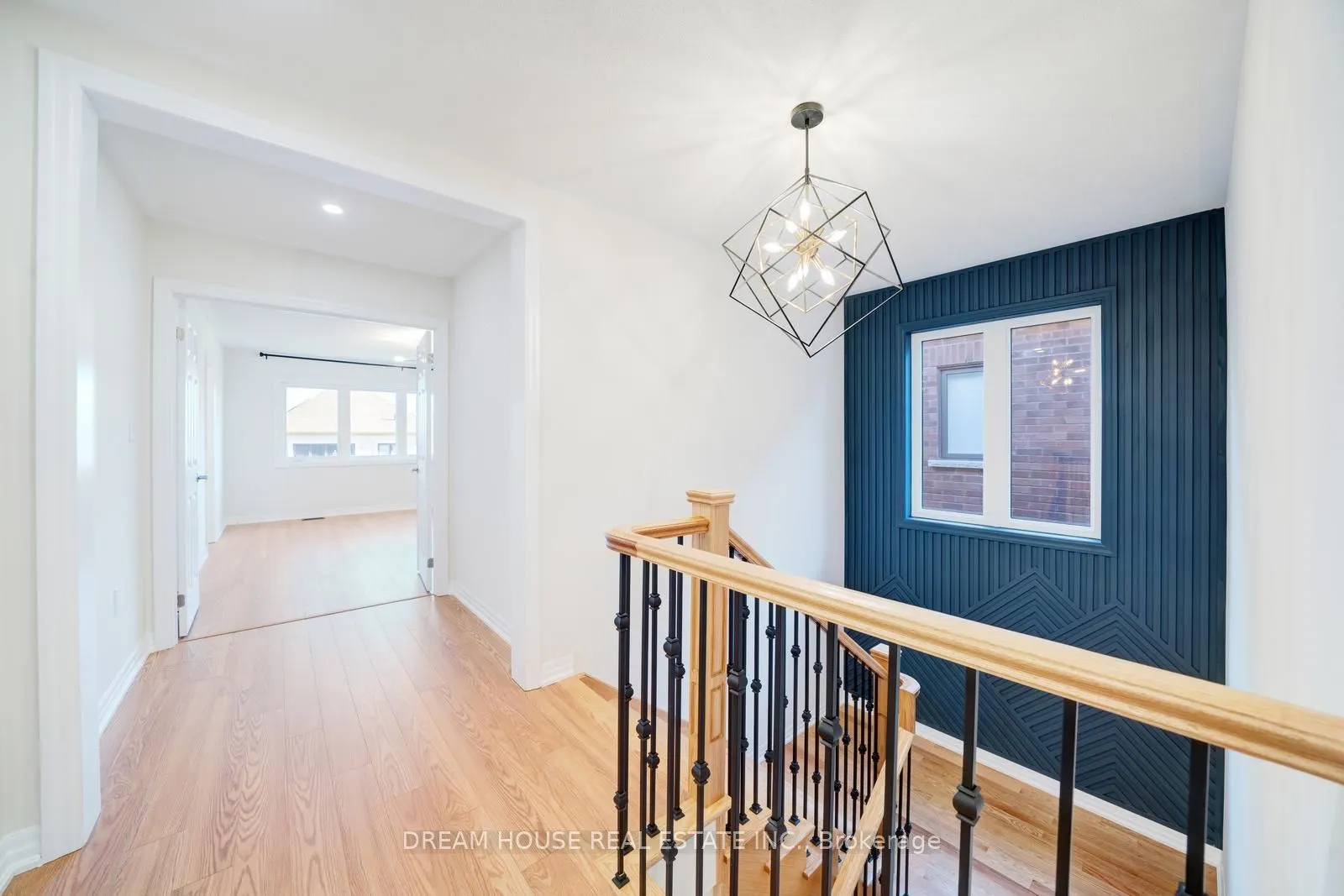 11 Northrop Avenue