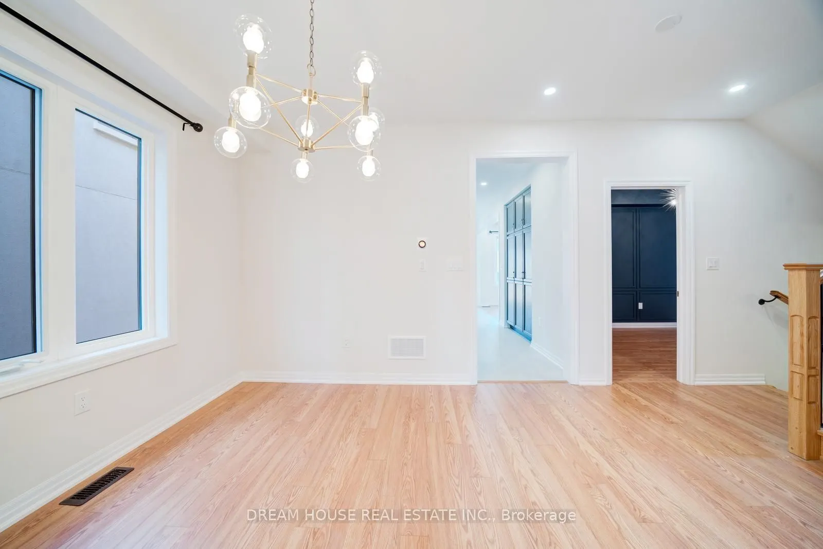 11 Northrop Avenue