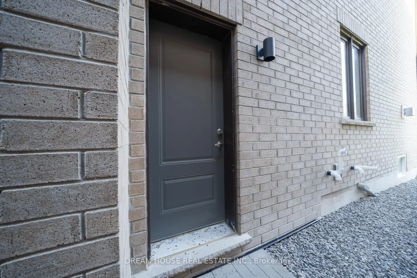 11 Northrop Avenue