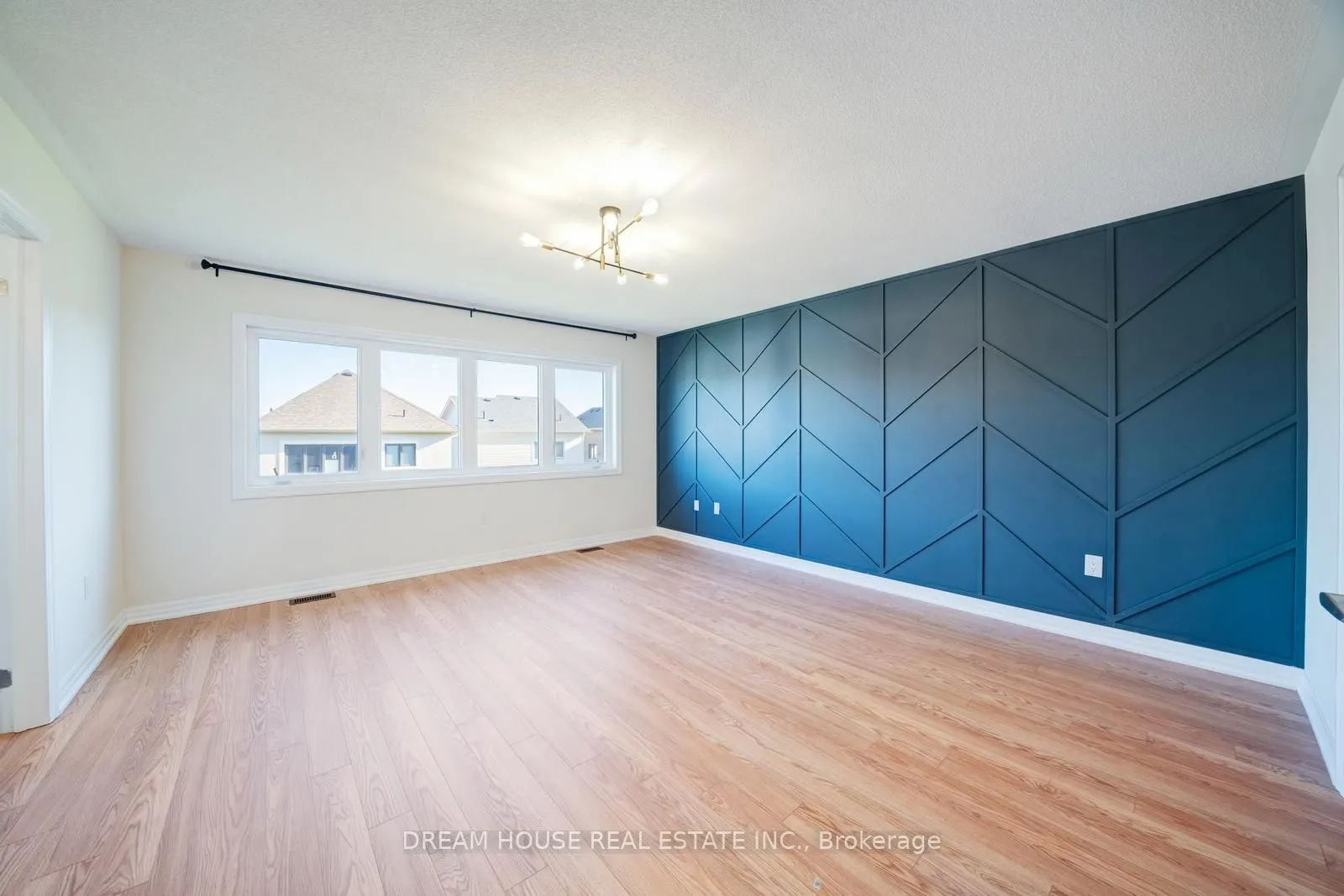 11 Northrop Avenue