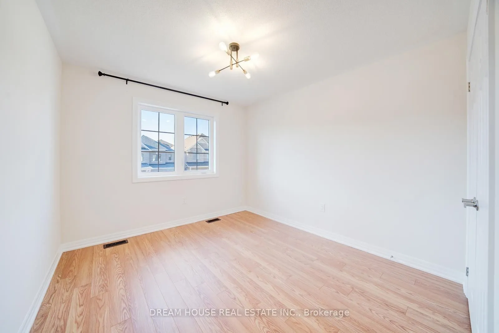 11 Northrop Avenue