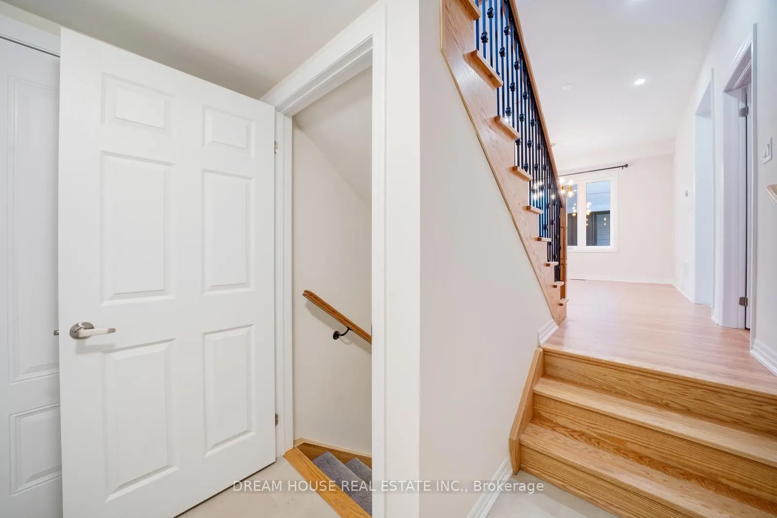 11 Northrop Avenue