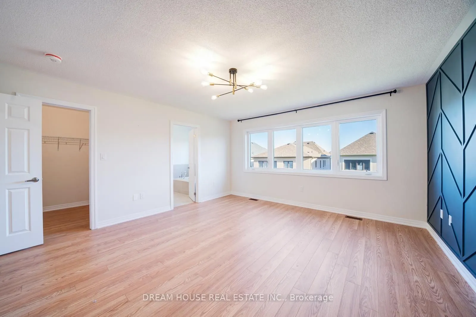 11 Northrop Avenue