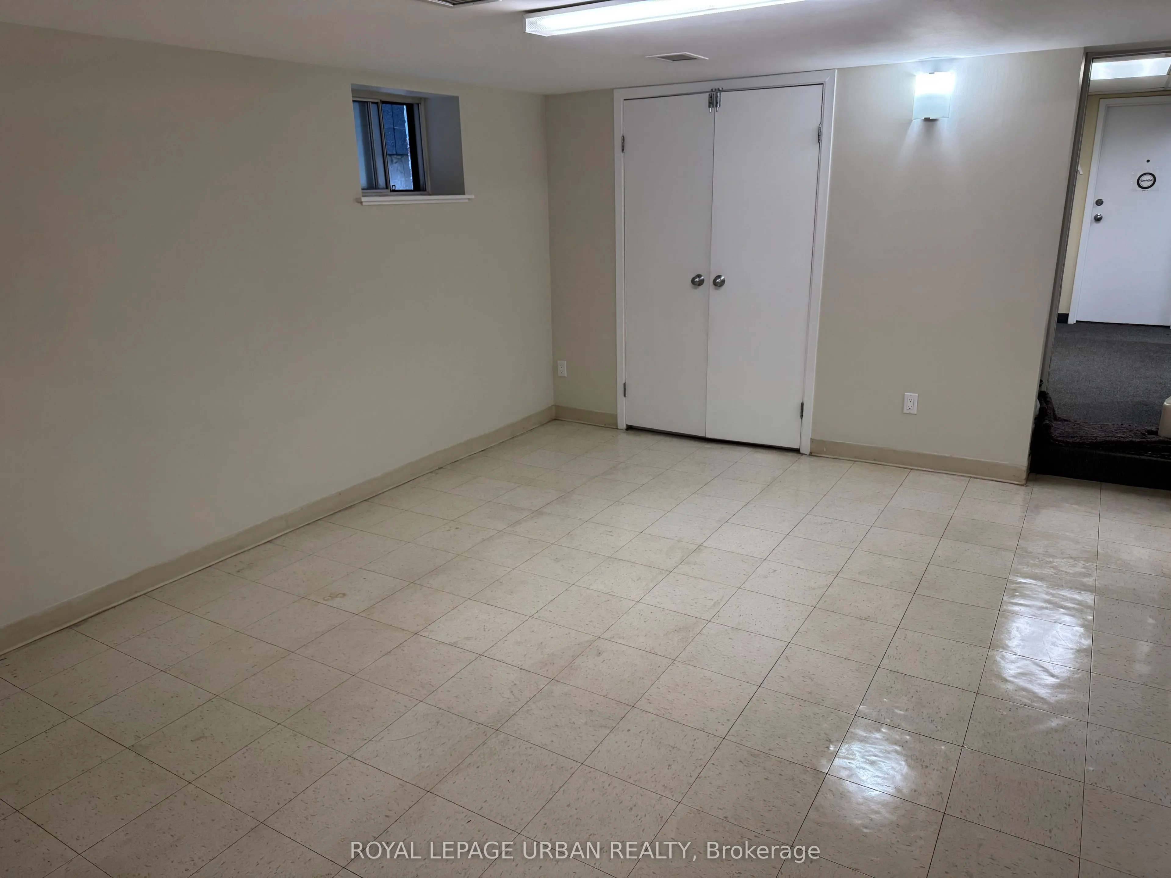 985 Coxwell Avenue, #1 B