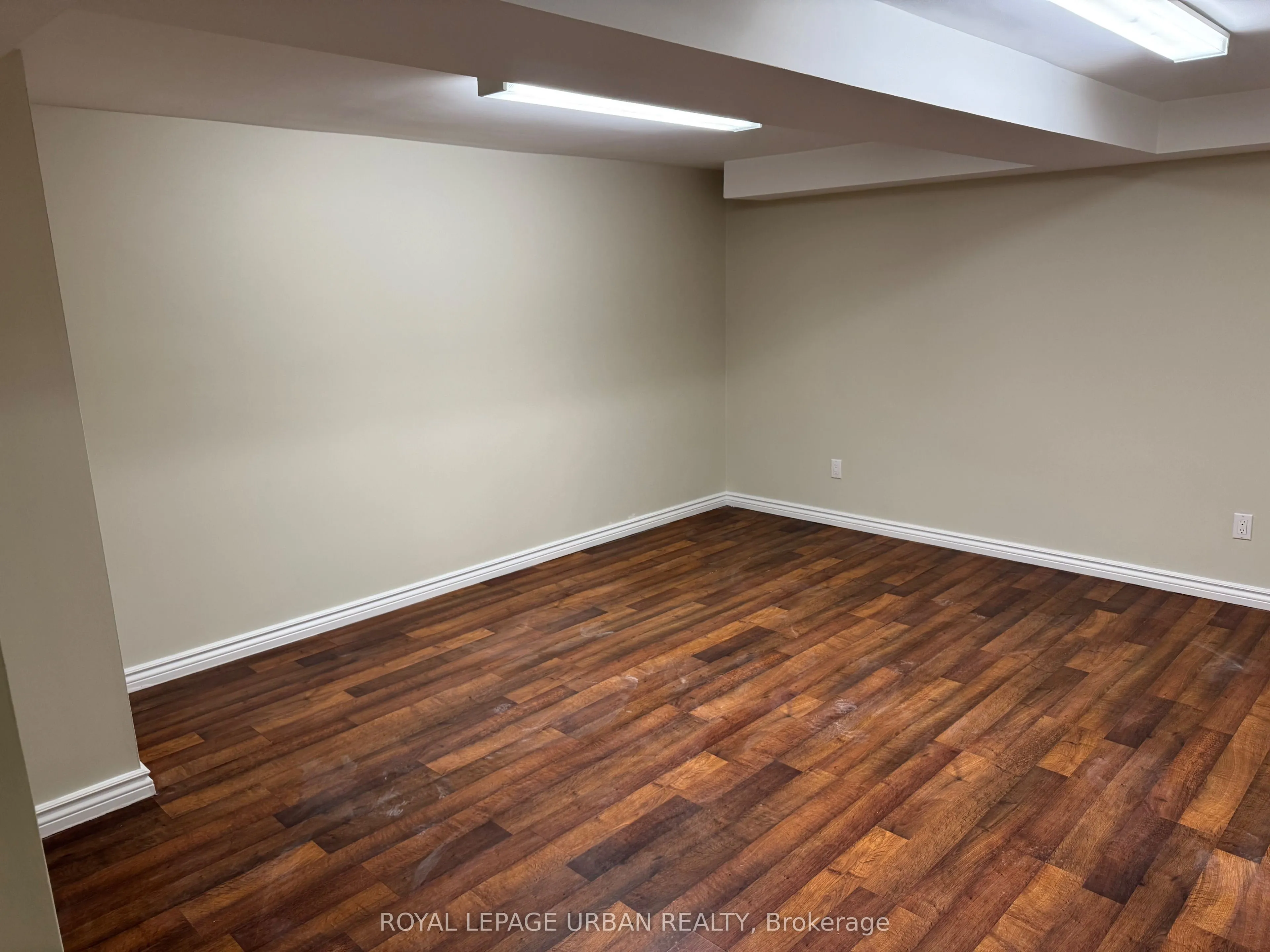 985 Coxwell Avenue, #1 B