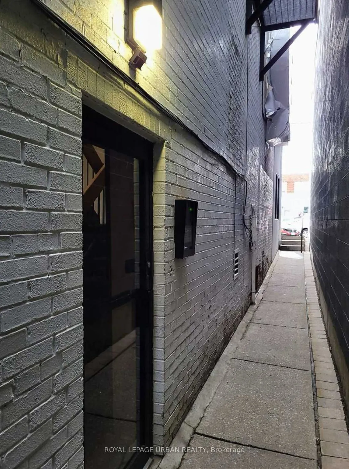 985 Coxwell Avenue, #1 B