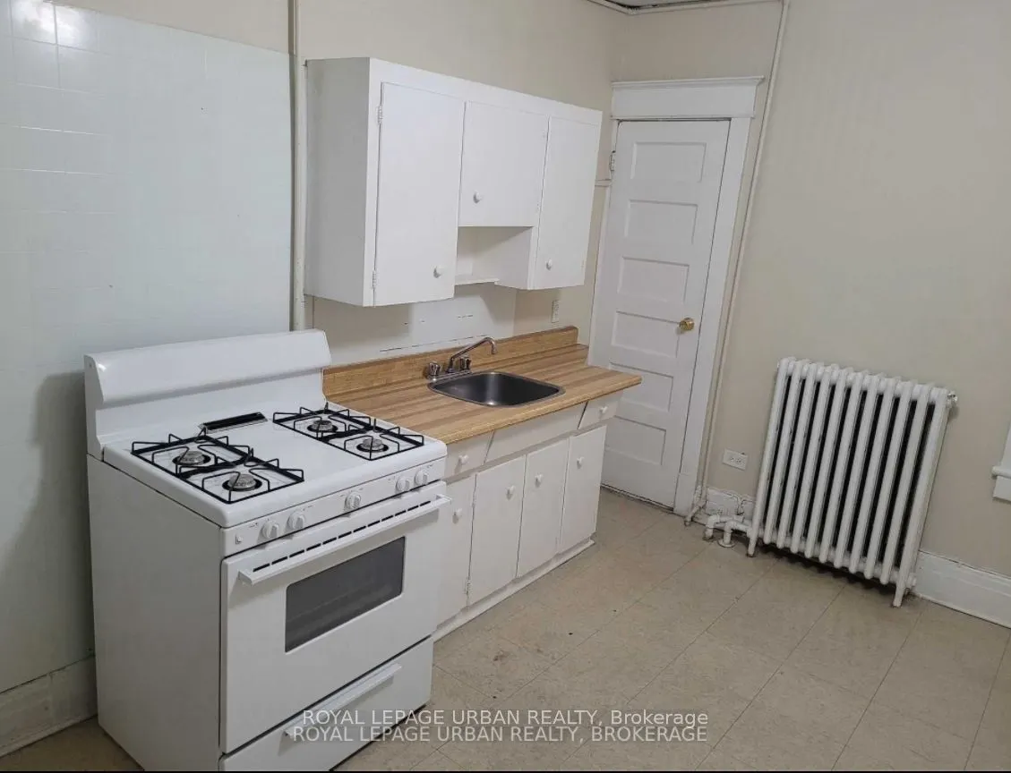919 Carlaw Avenue, #2nd Floor