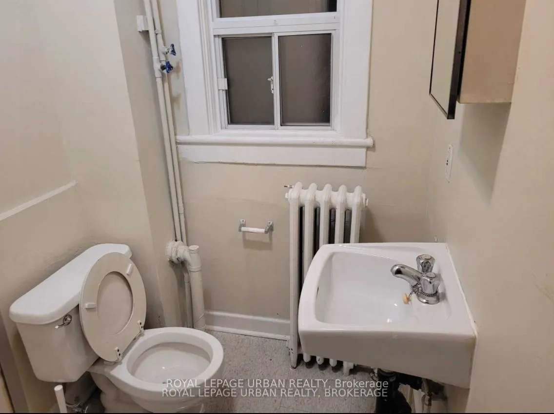 919 Carlaw Avenue, #2nd Floor