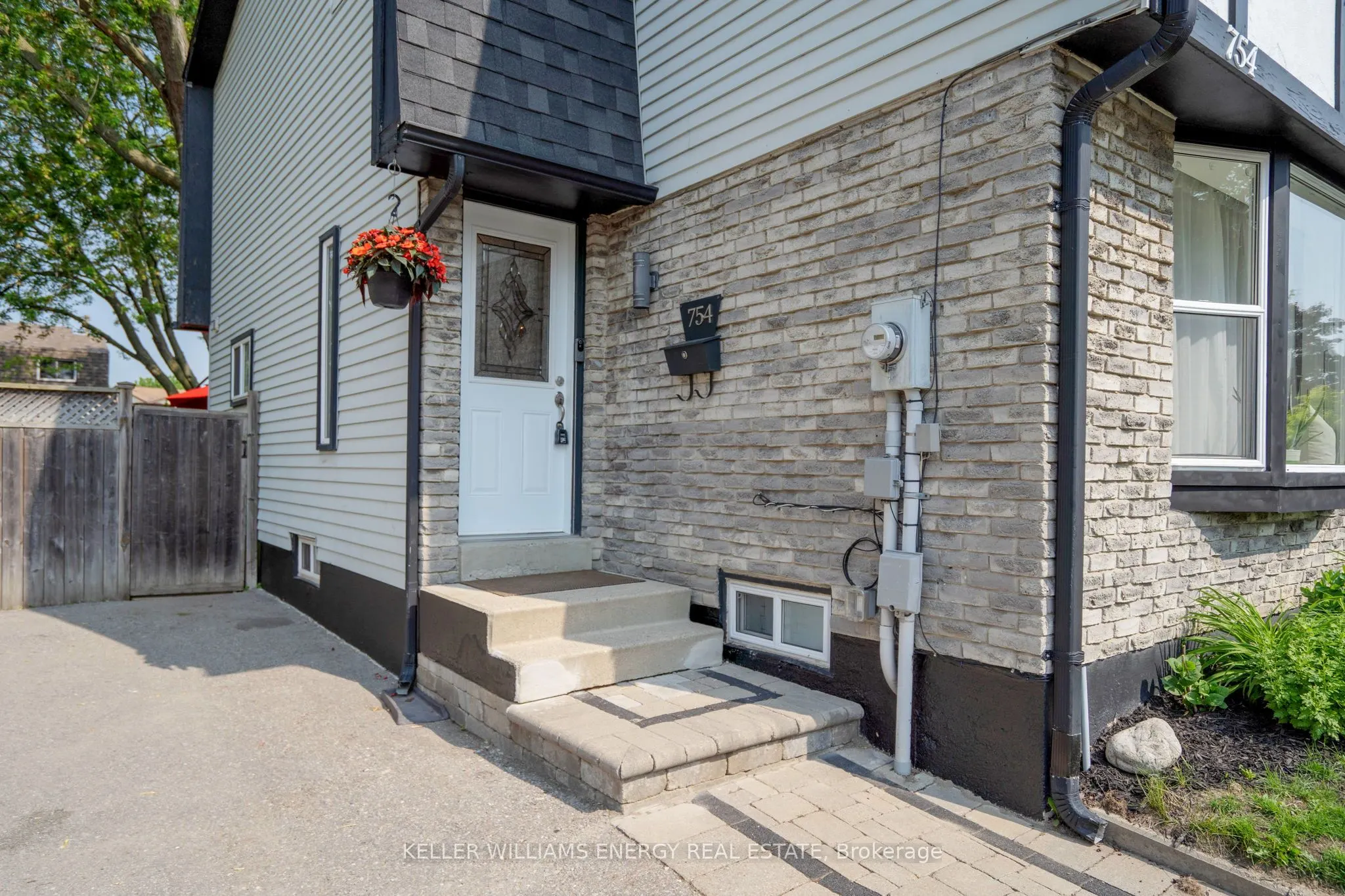 754 Hillcroft Street