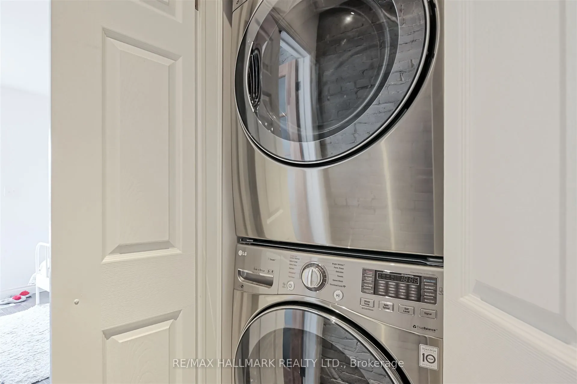 1926 Gerrard Street E