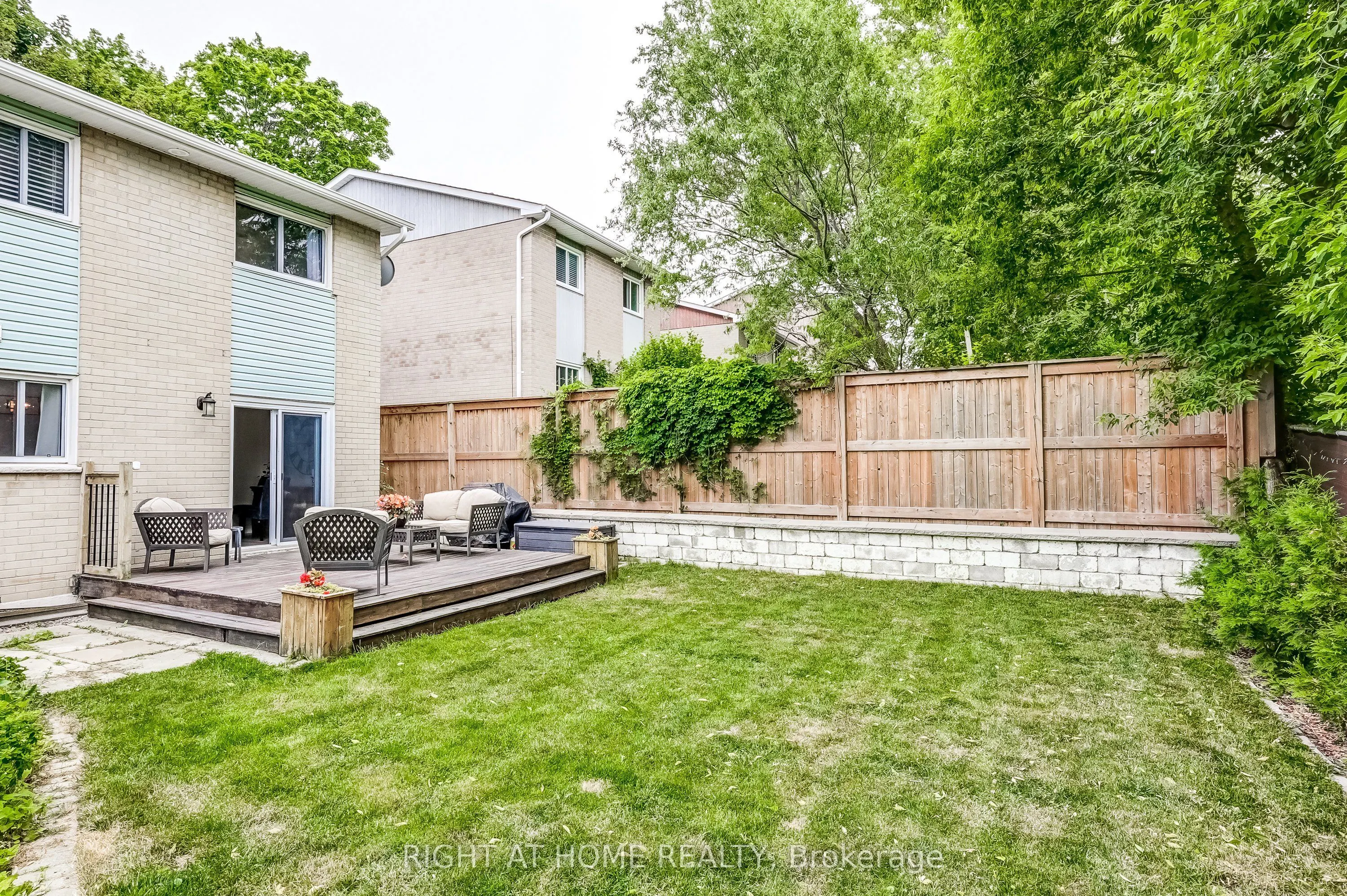 8 Doreen Crescent