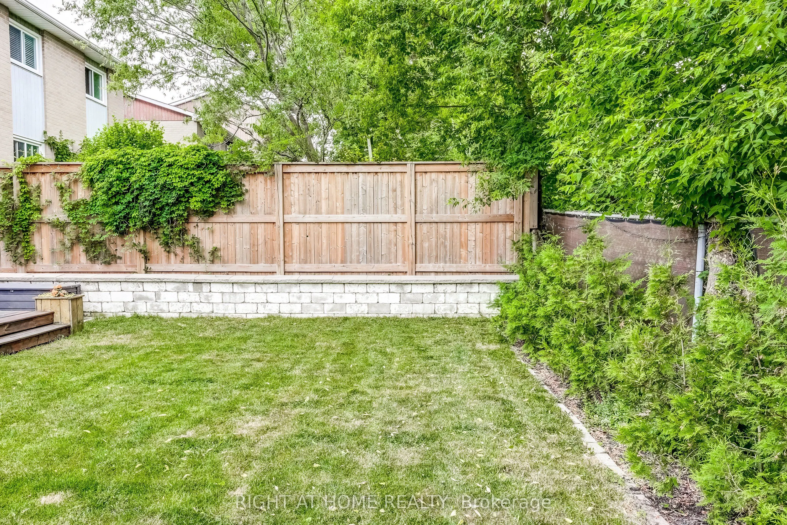 8 Doreen Crescent