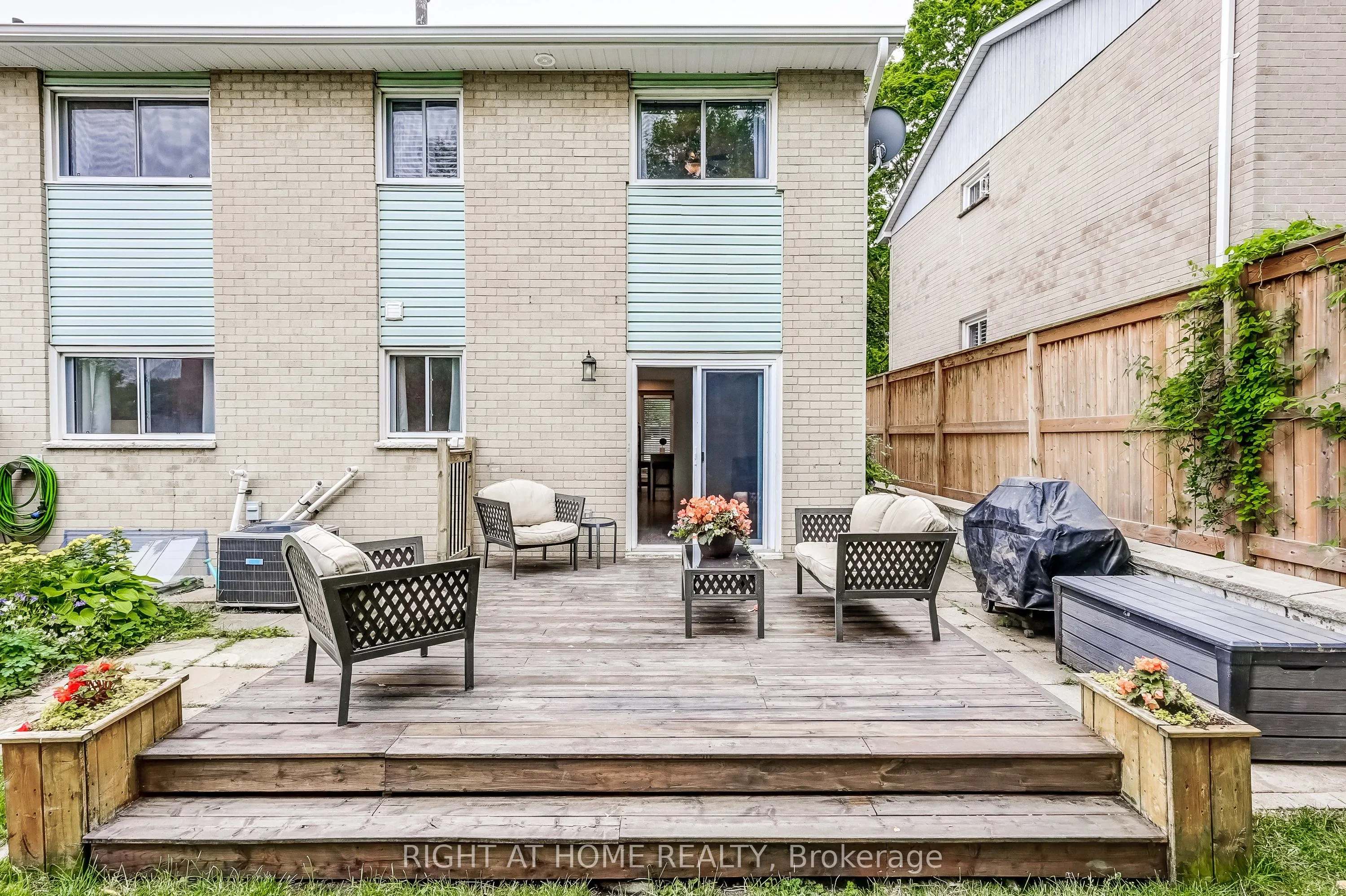 8 Doreen Crescent