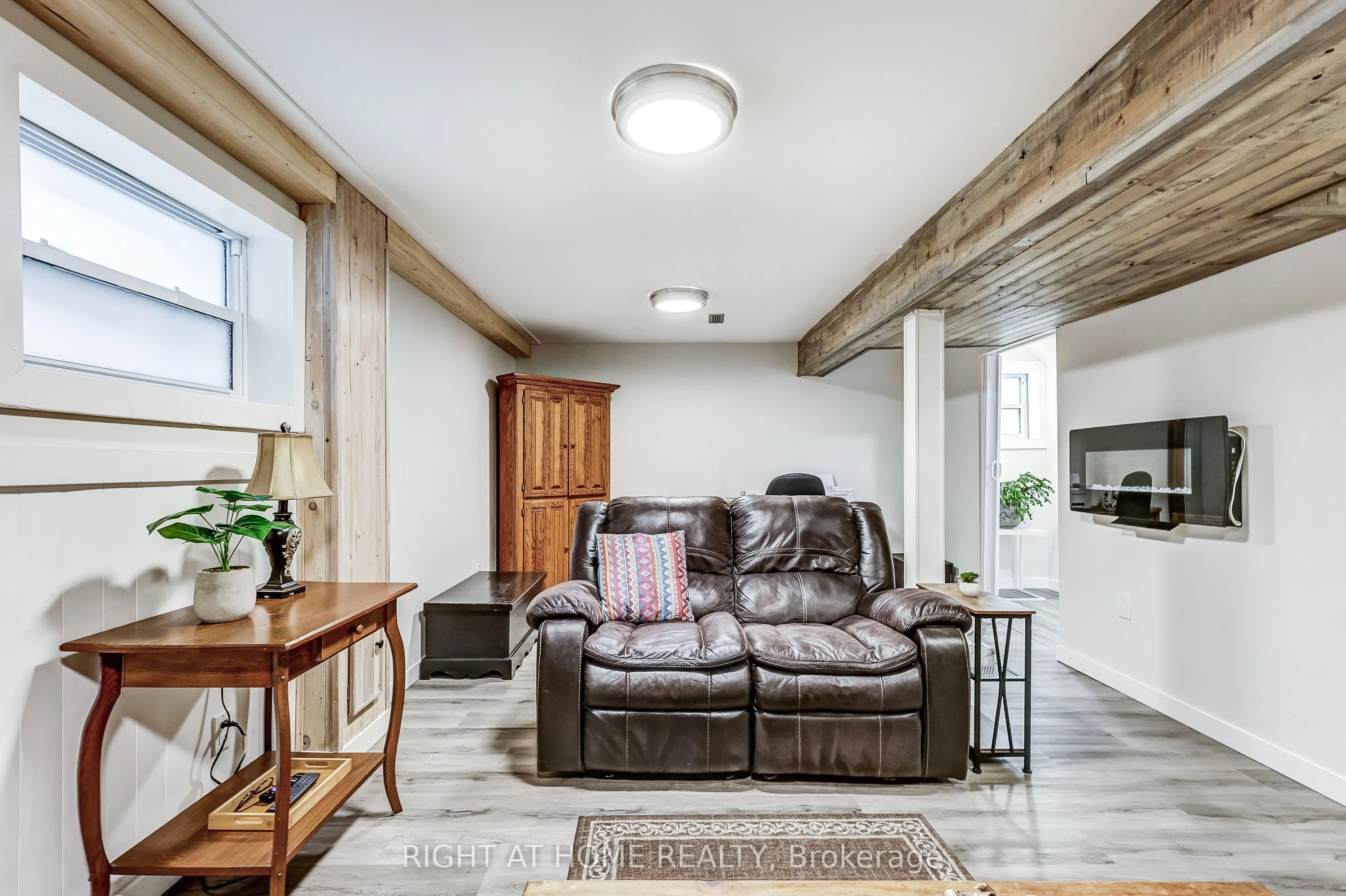 8 Doreen Crescent