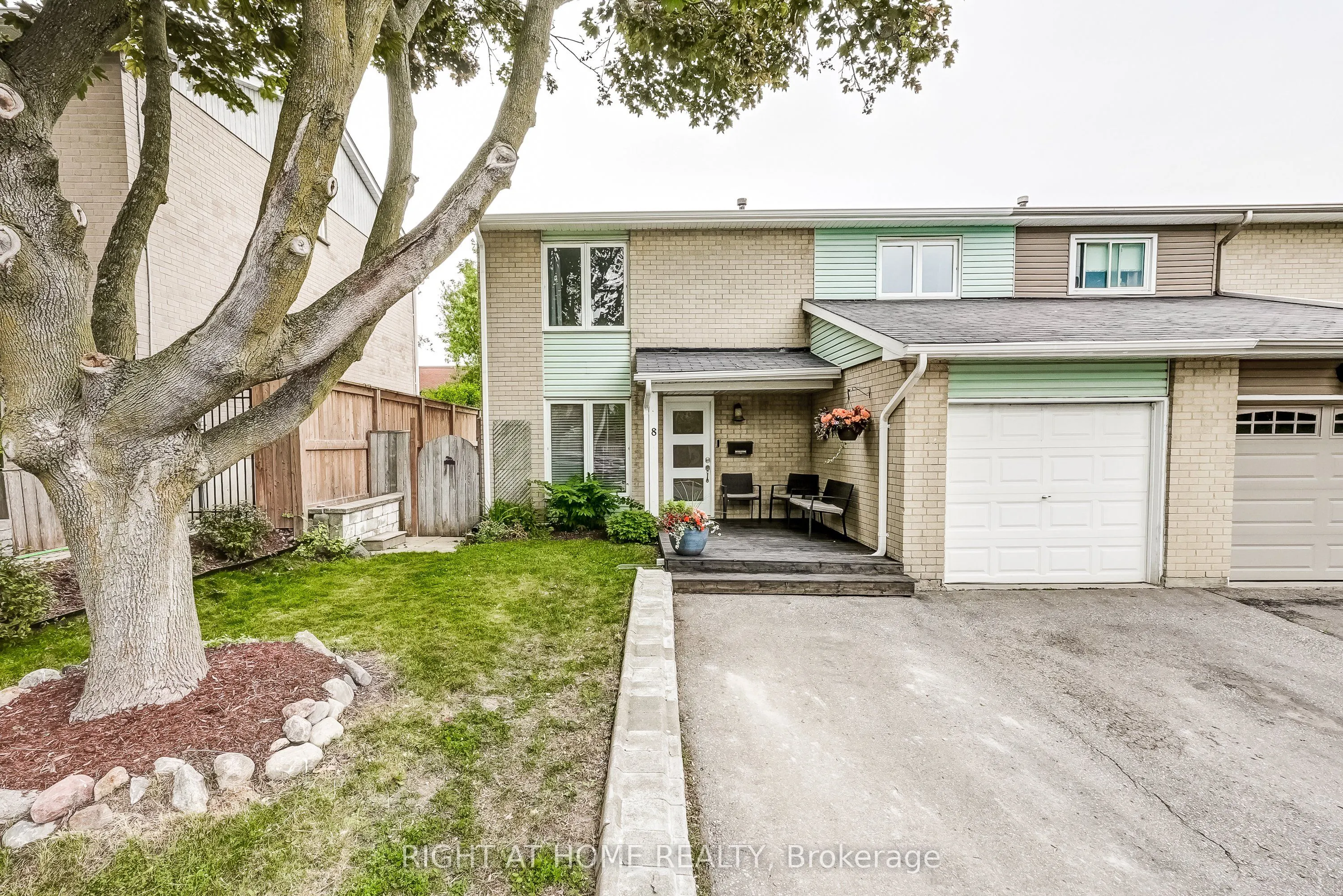 8 Doreen Crescent