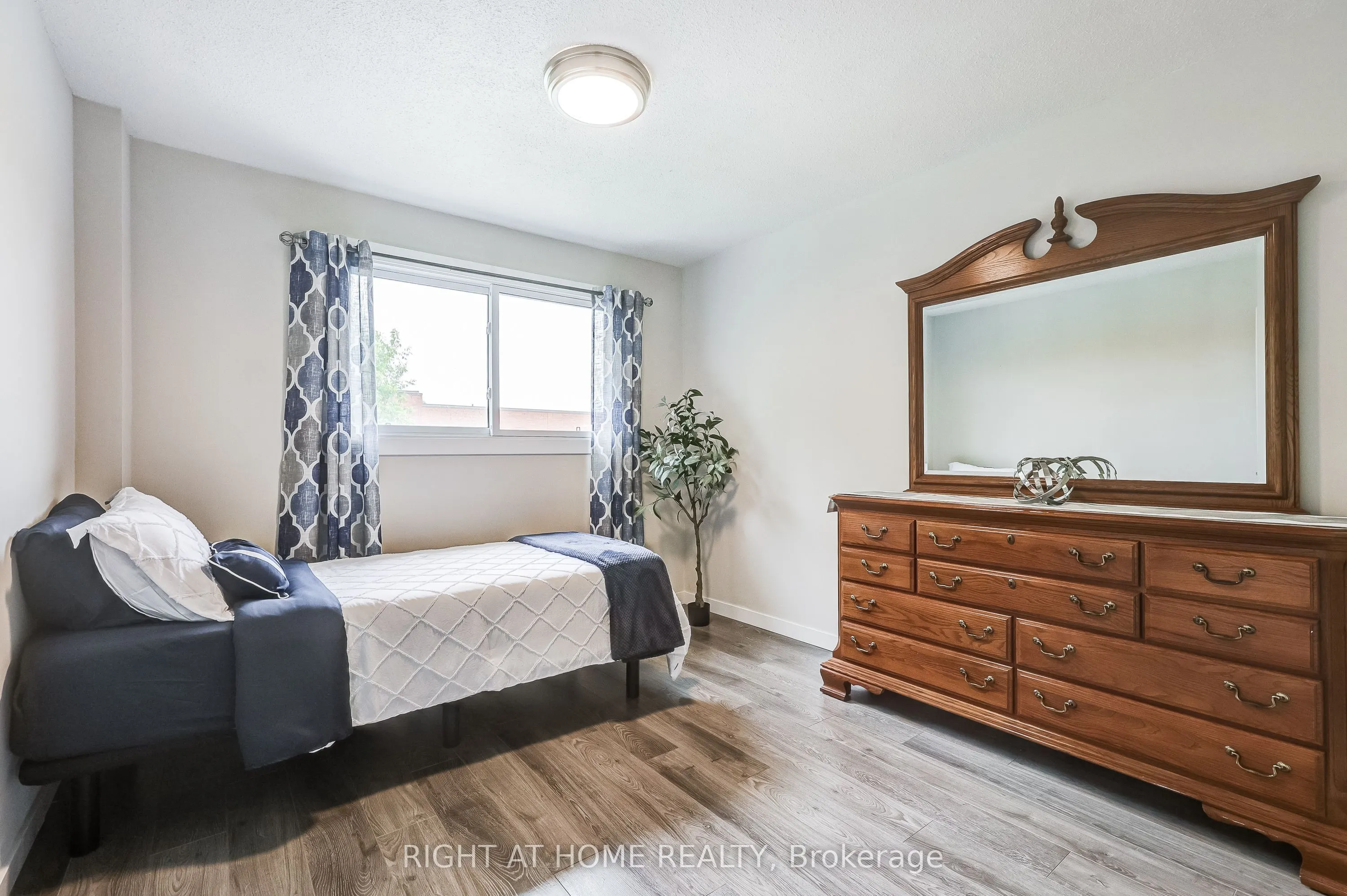 8 Doreen Crescent