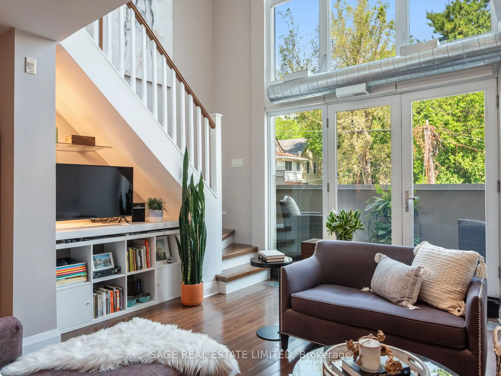 2012 Queen Street E, #204