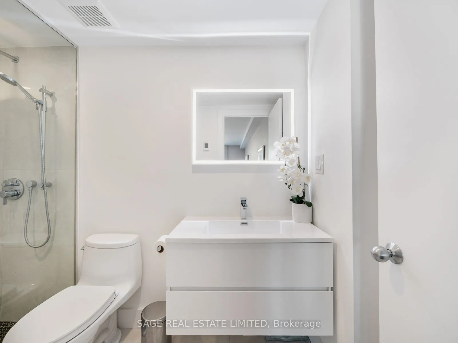 2012 Queen Street E, #204