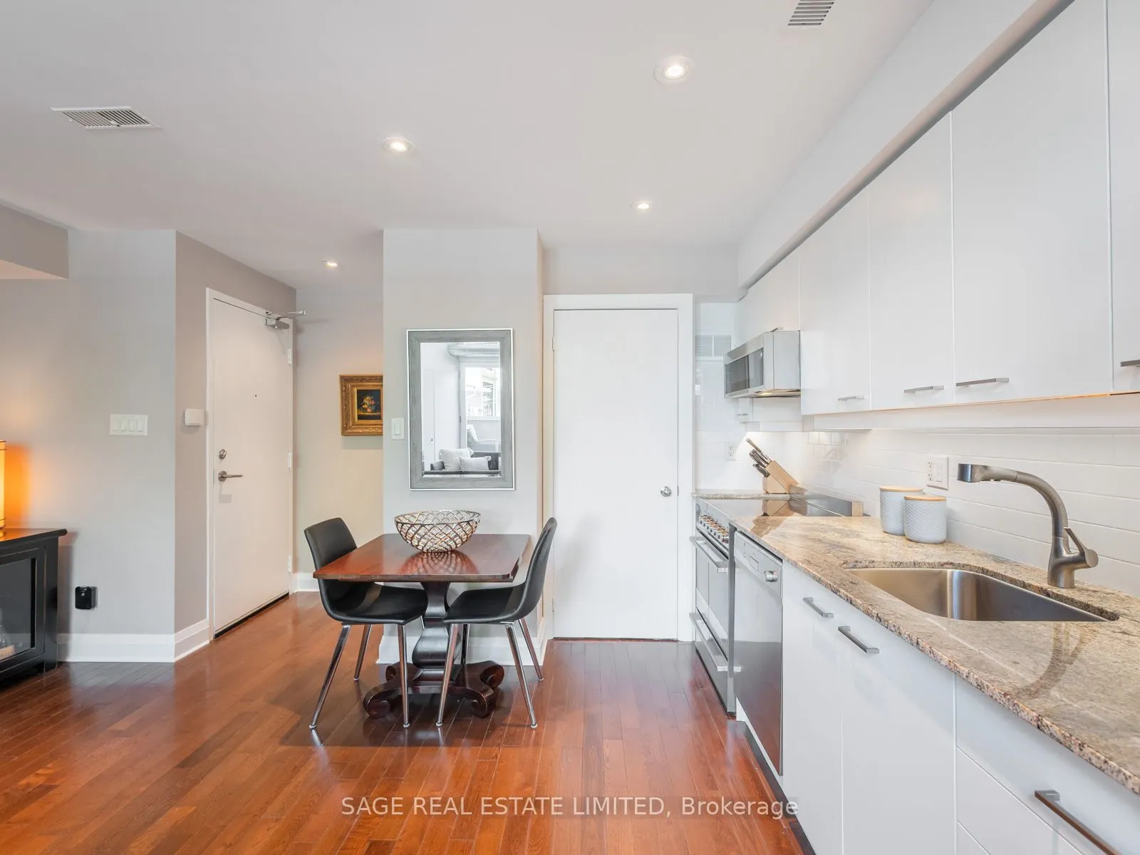 2012 Queen Street E, #204