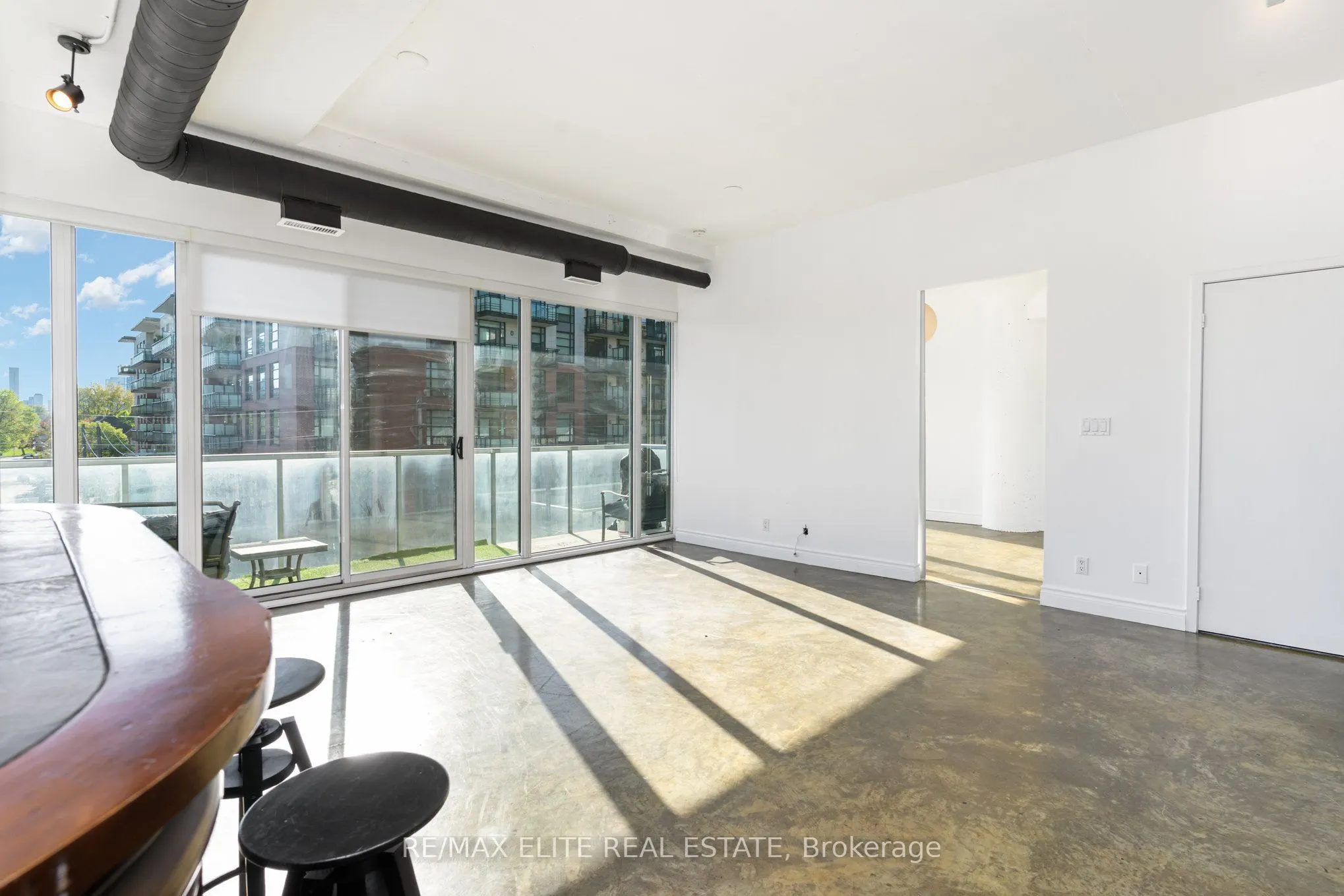 201 Carlaw Avenue E, #412
