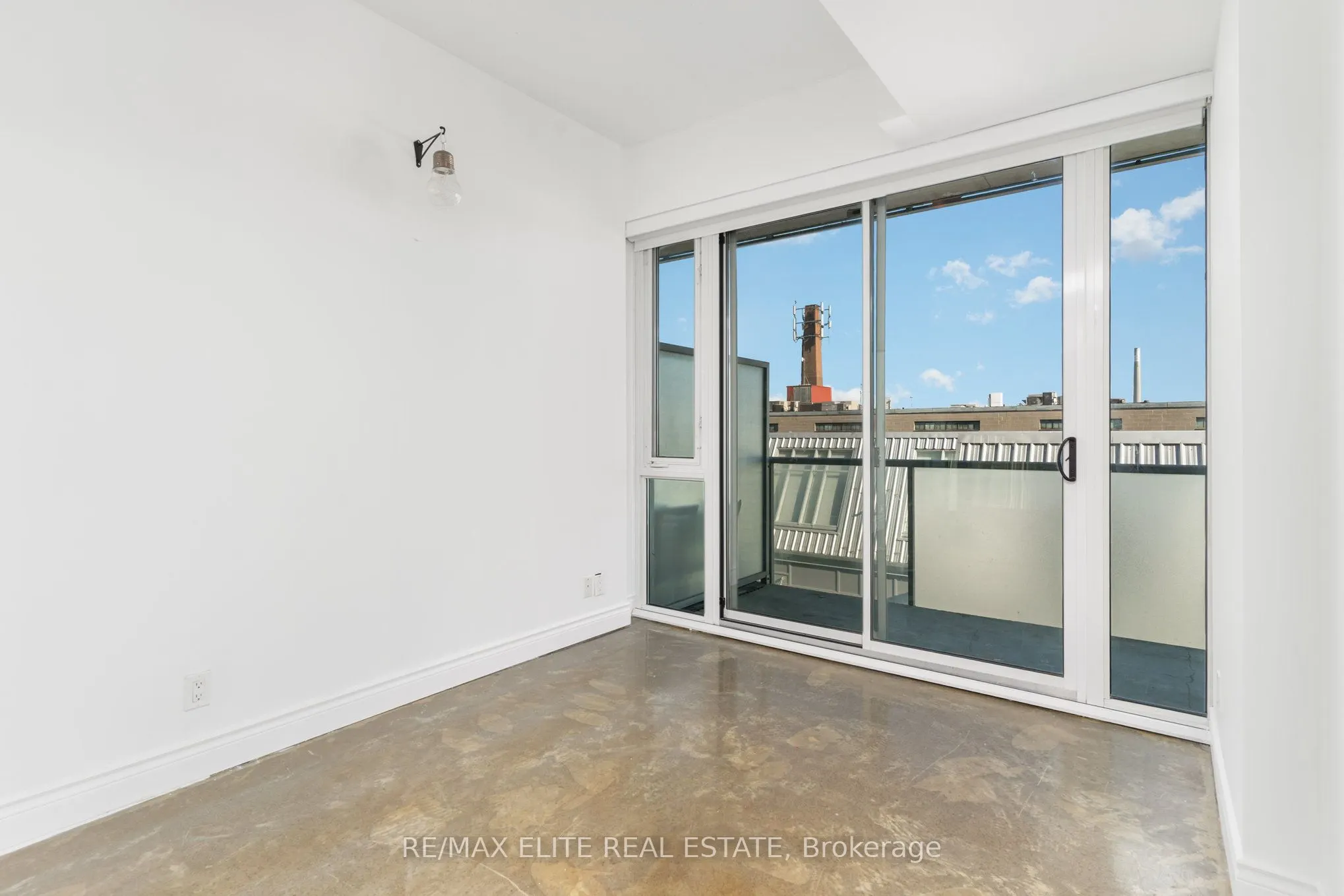 201 Carlaw Avenue E, #412