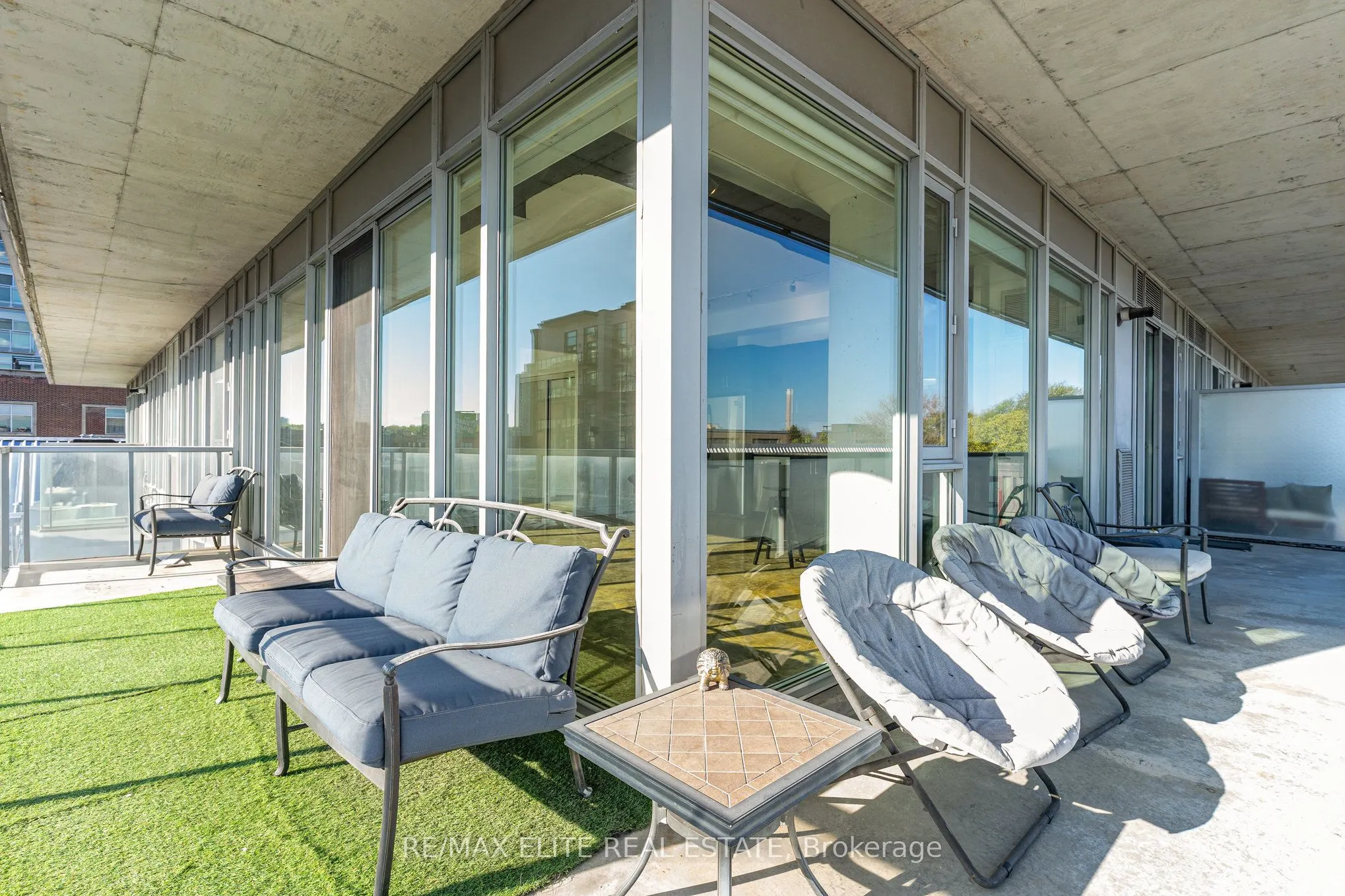 201 Carlaw Avenue E, #412