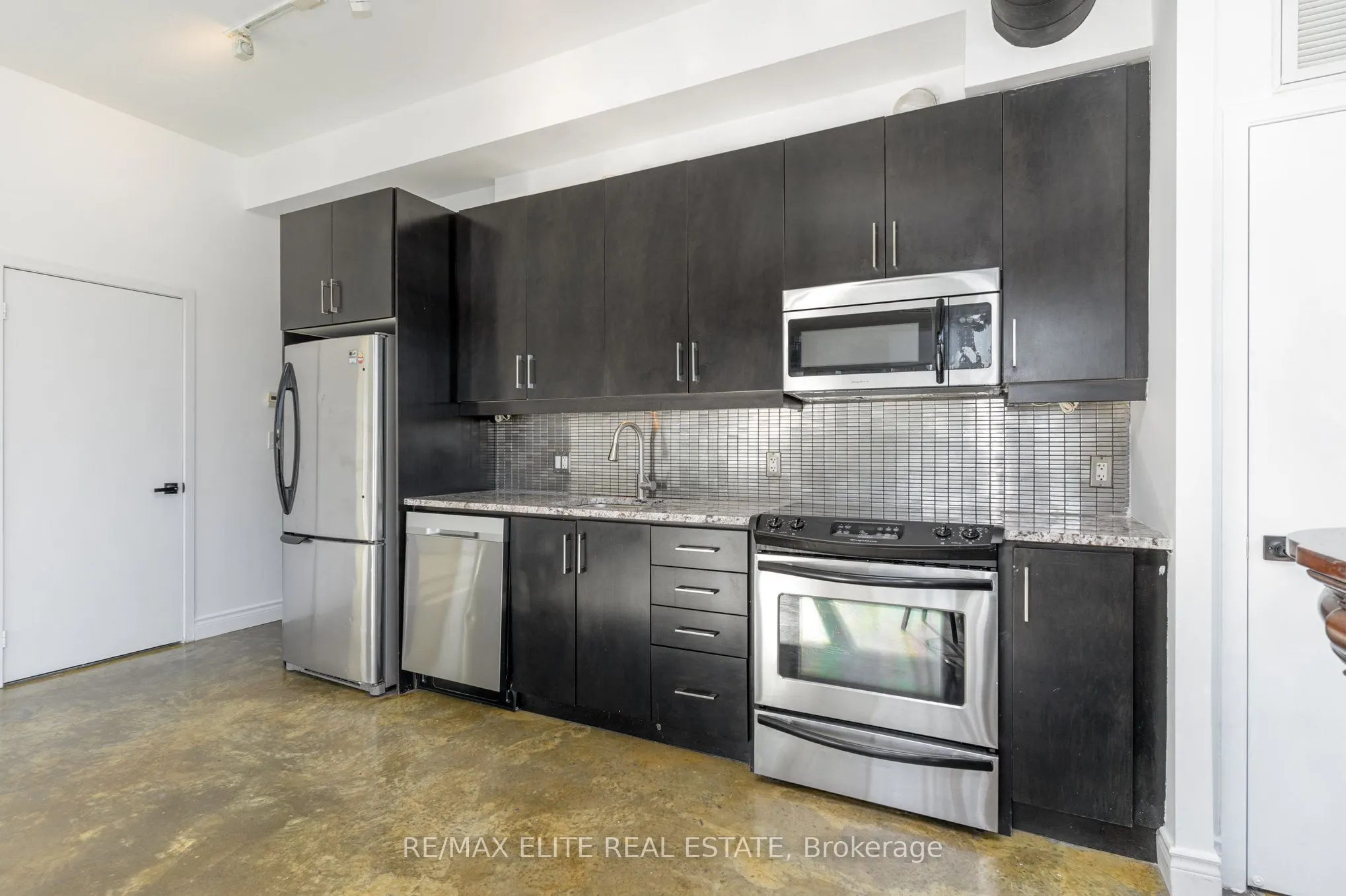 201 Carlaw Avenue E, #412