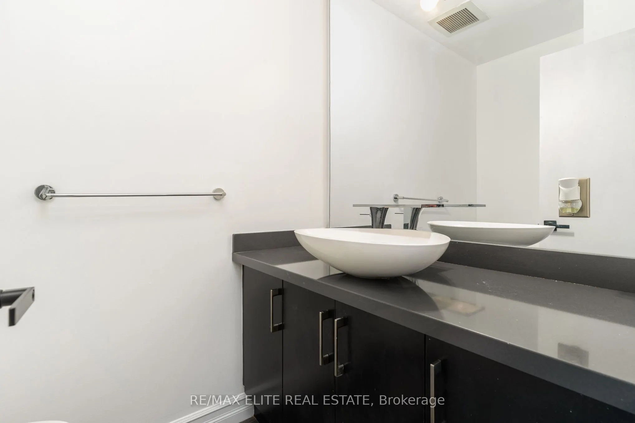 201 Carlaw Avenue E, #412