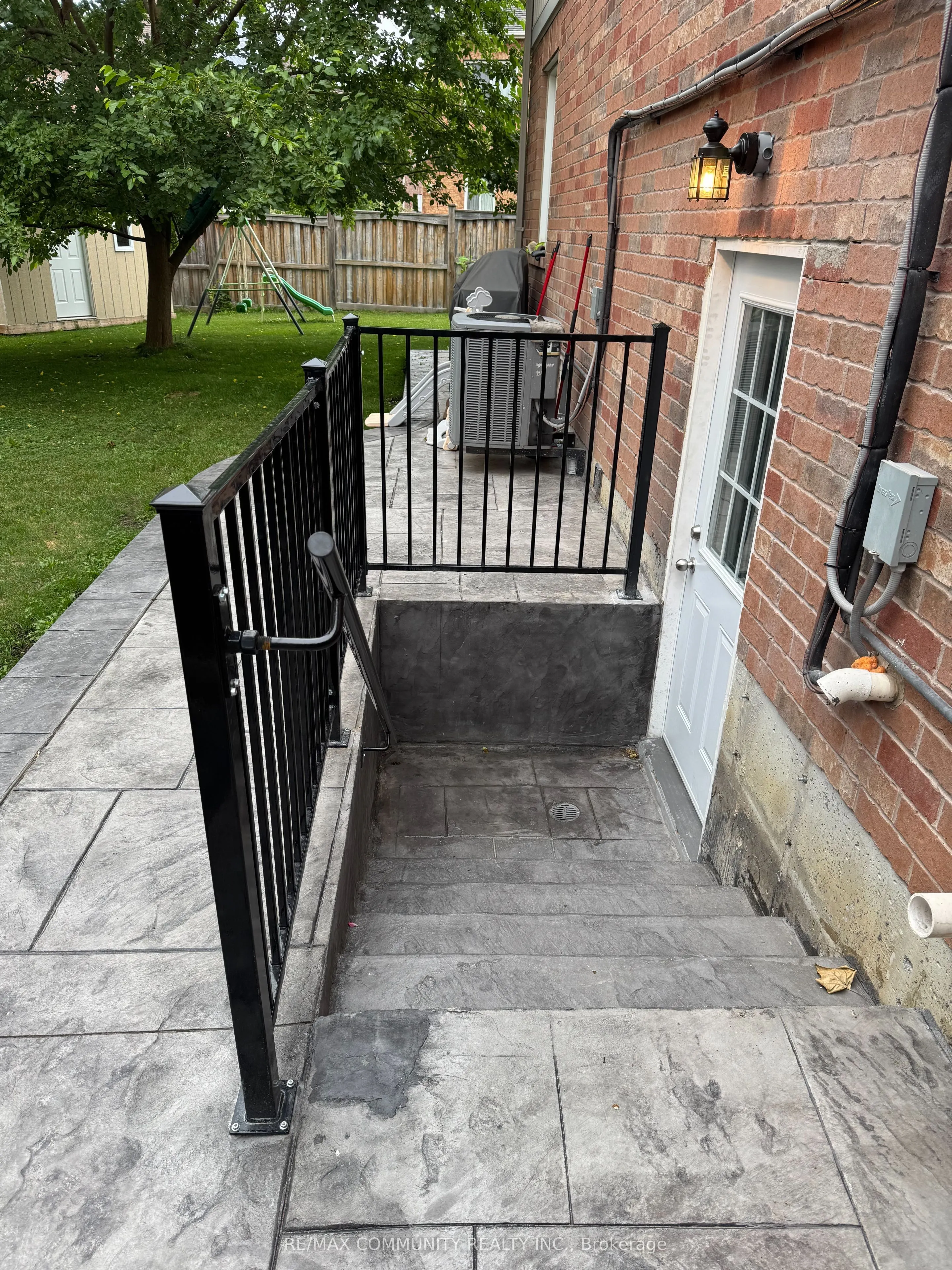33 Decourcy-Ireland Circle