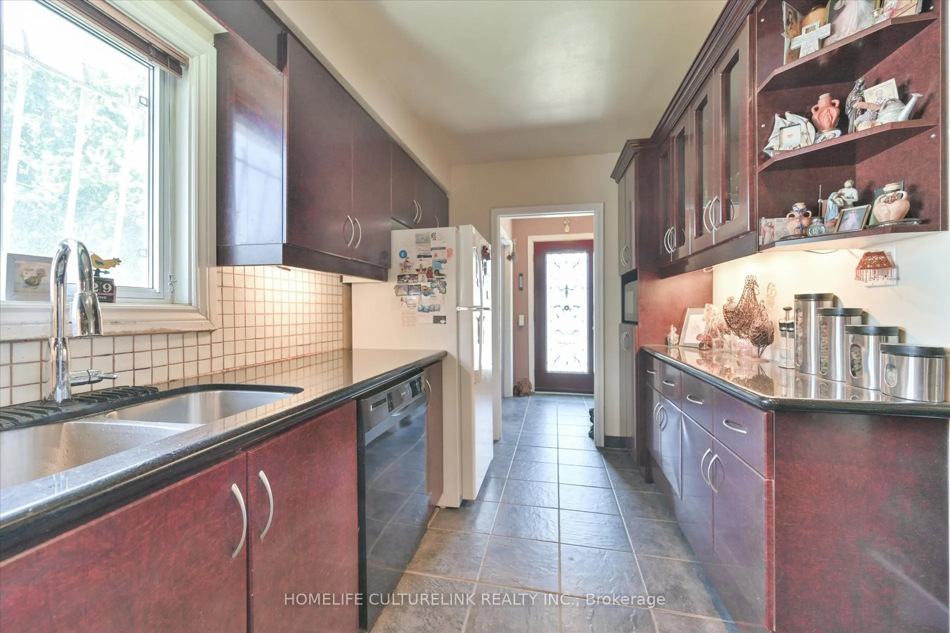 27 Anticosti Drive