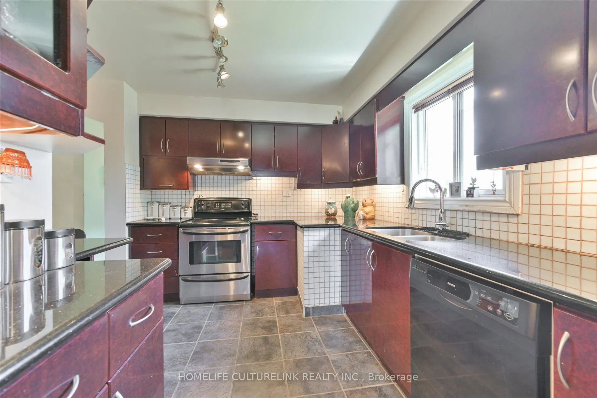 27 Anticosti Drive