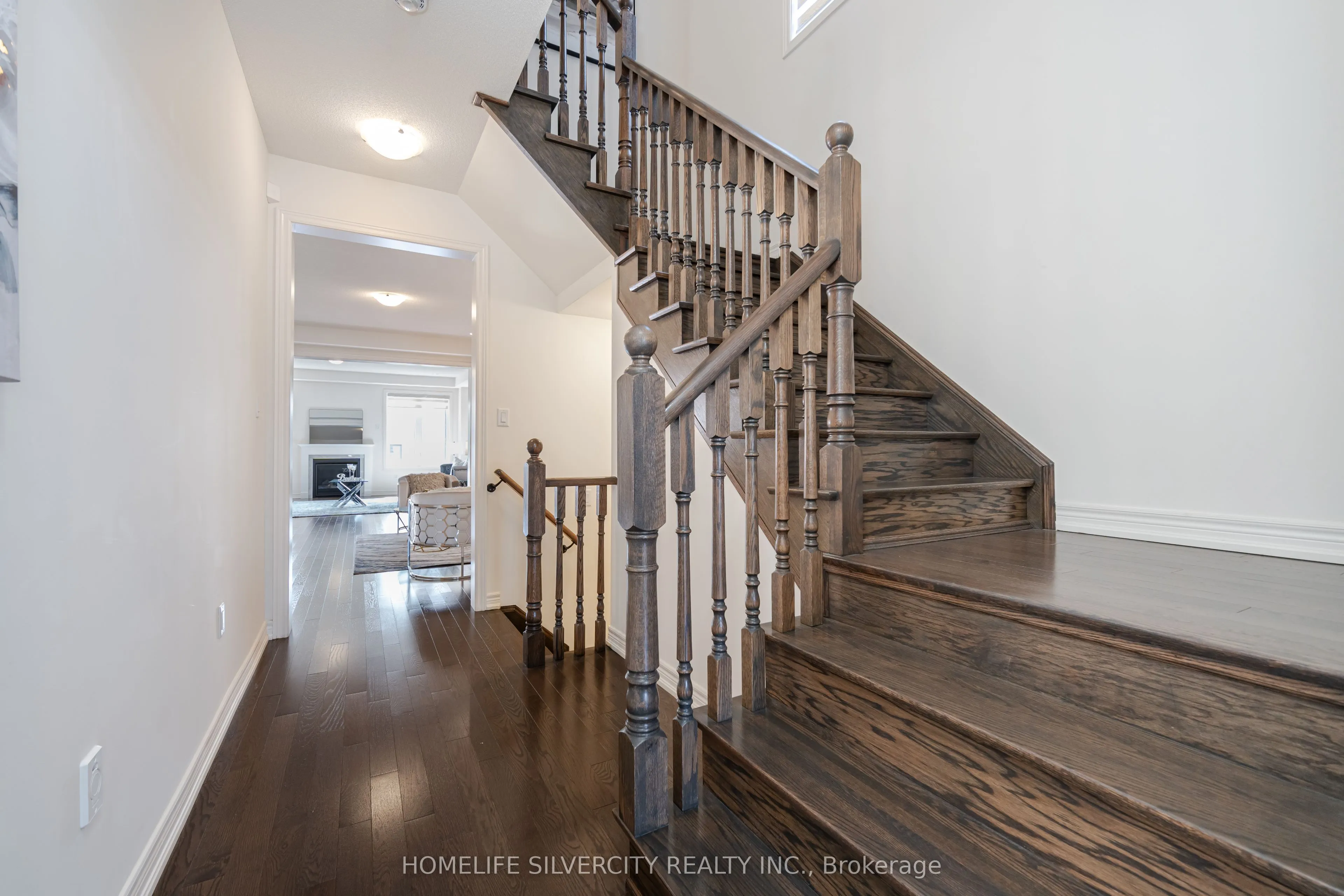 24 DUMAINE Street