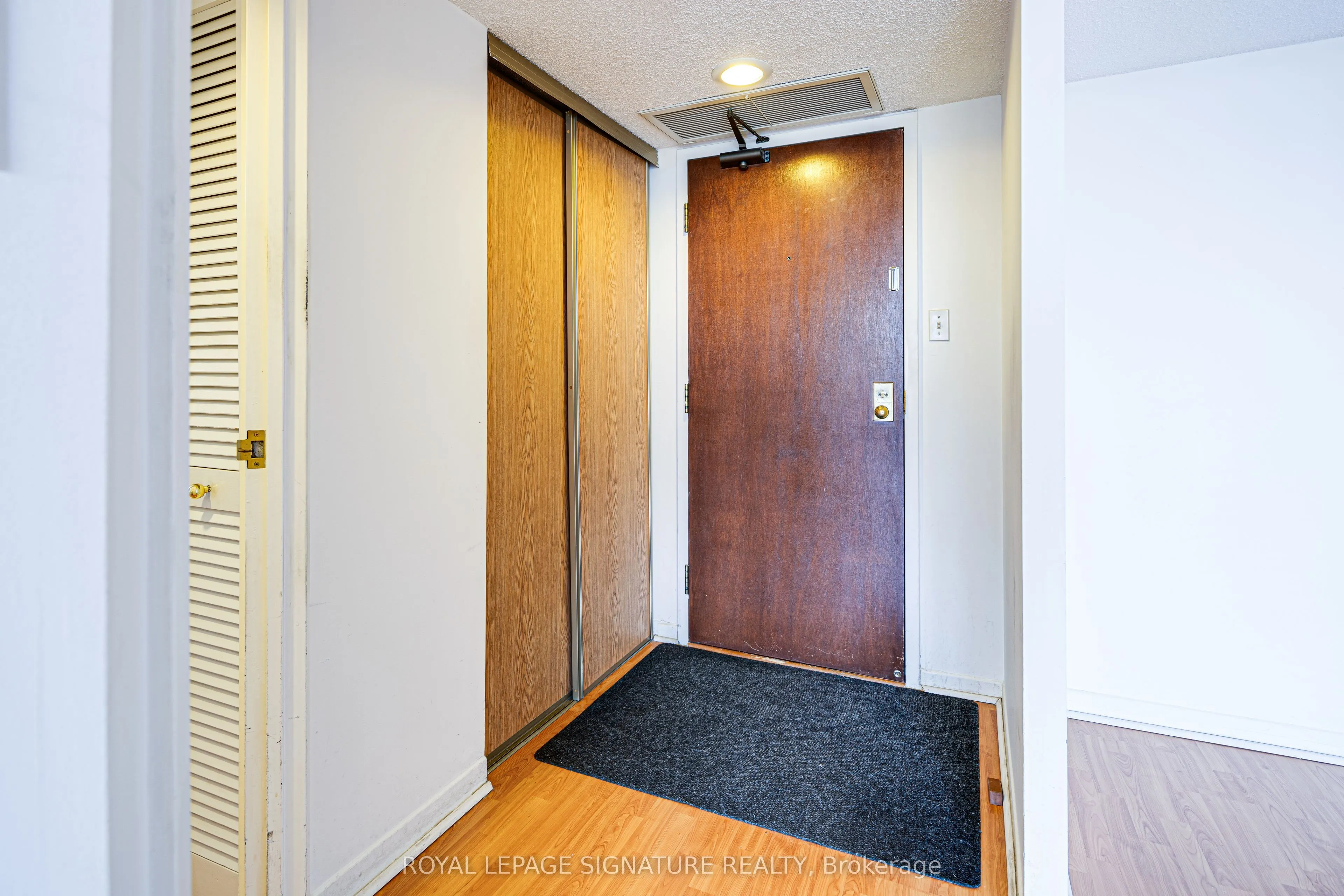 150 Alton Towers Circle, #405