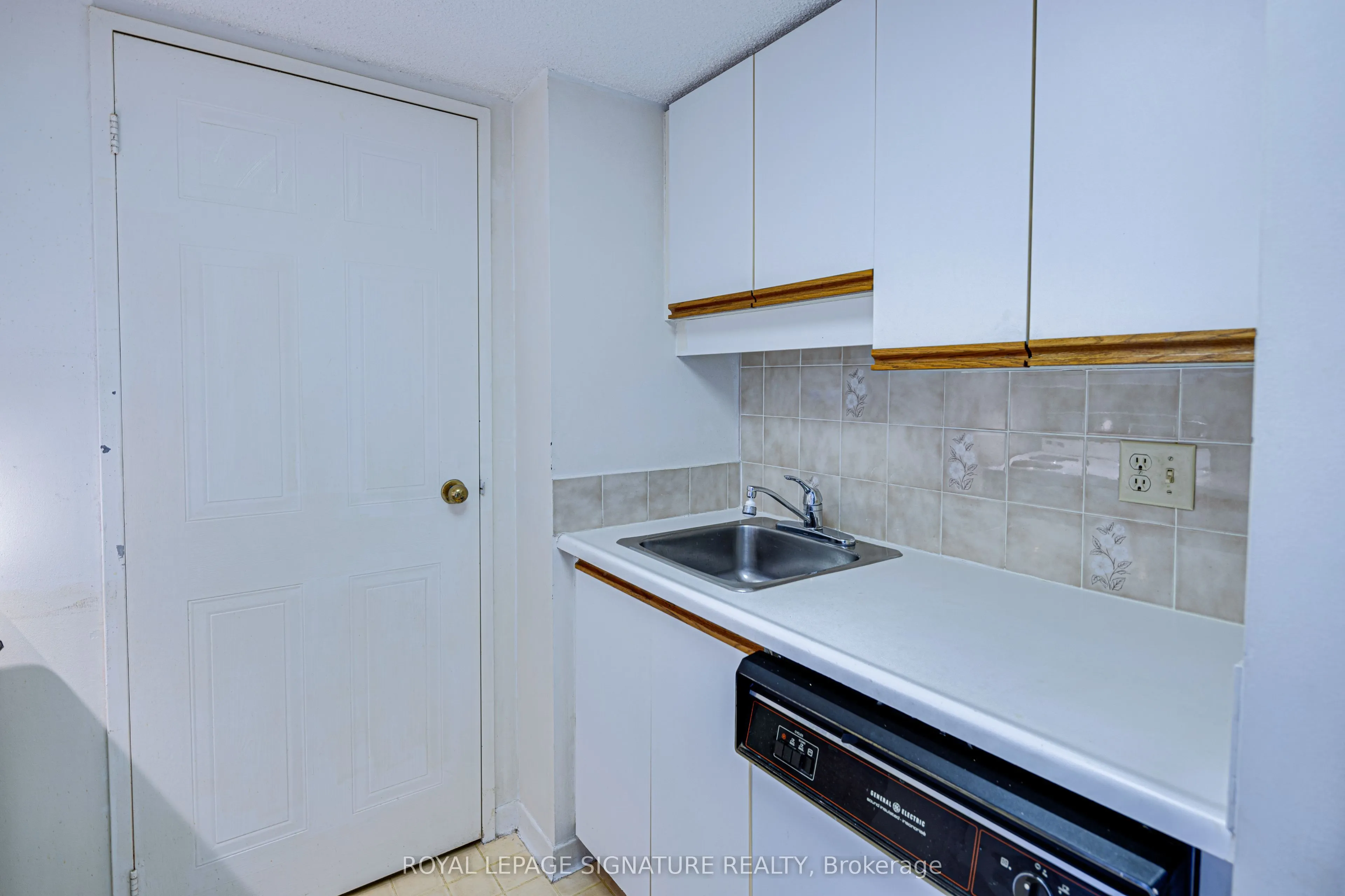 150 Alton Towers Circle, #405