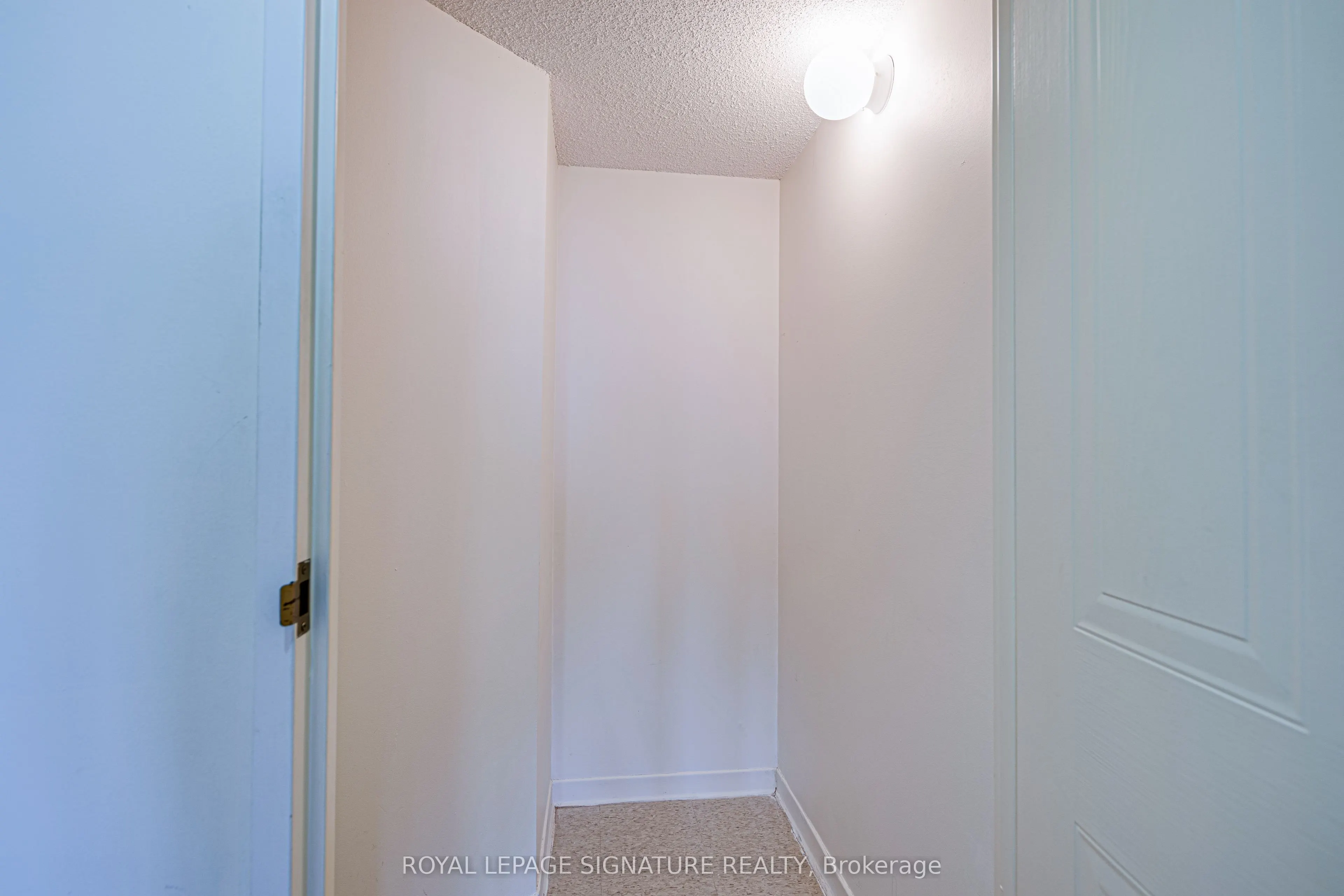 150 Alton Towers Circle, #405