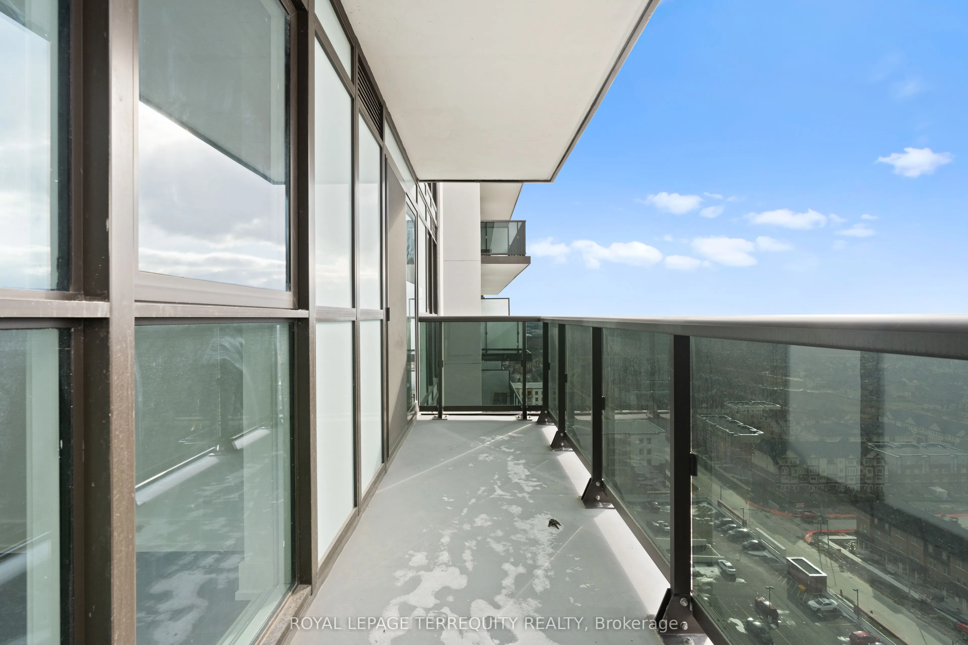 2550 Simcoe Street N, #2004