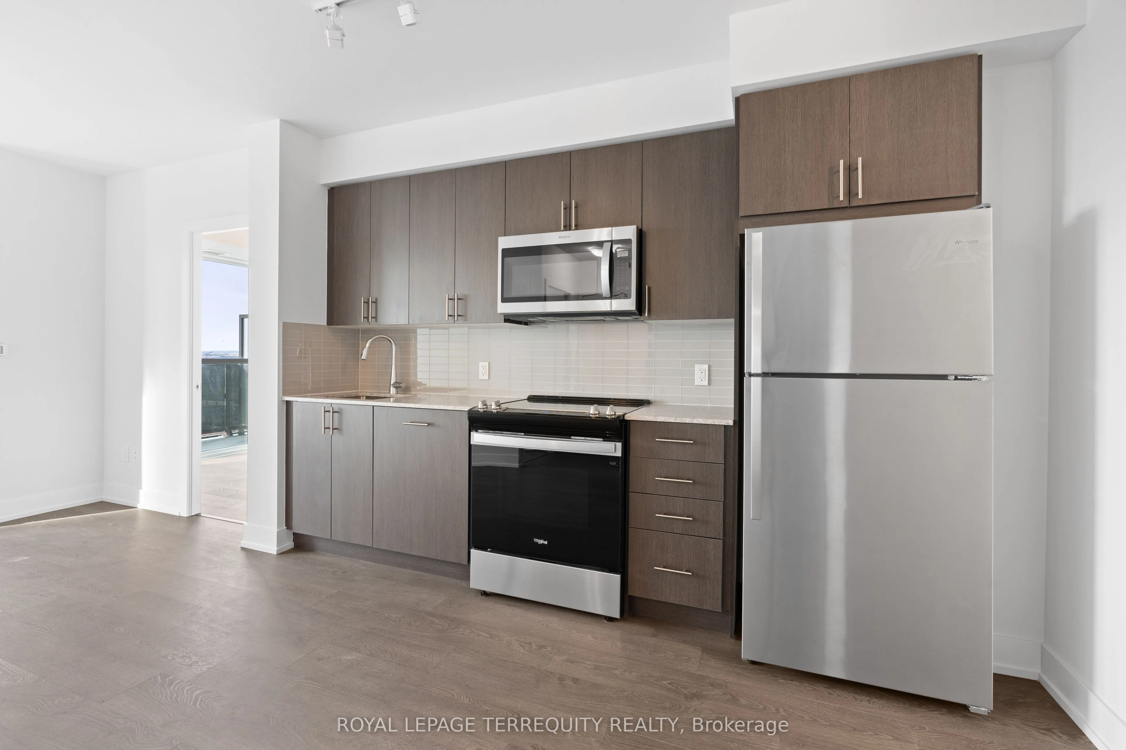 2550 Simcoe Street N, #2004