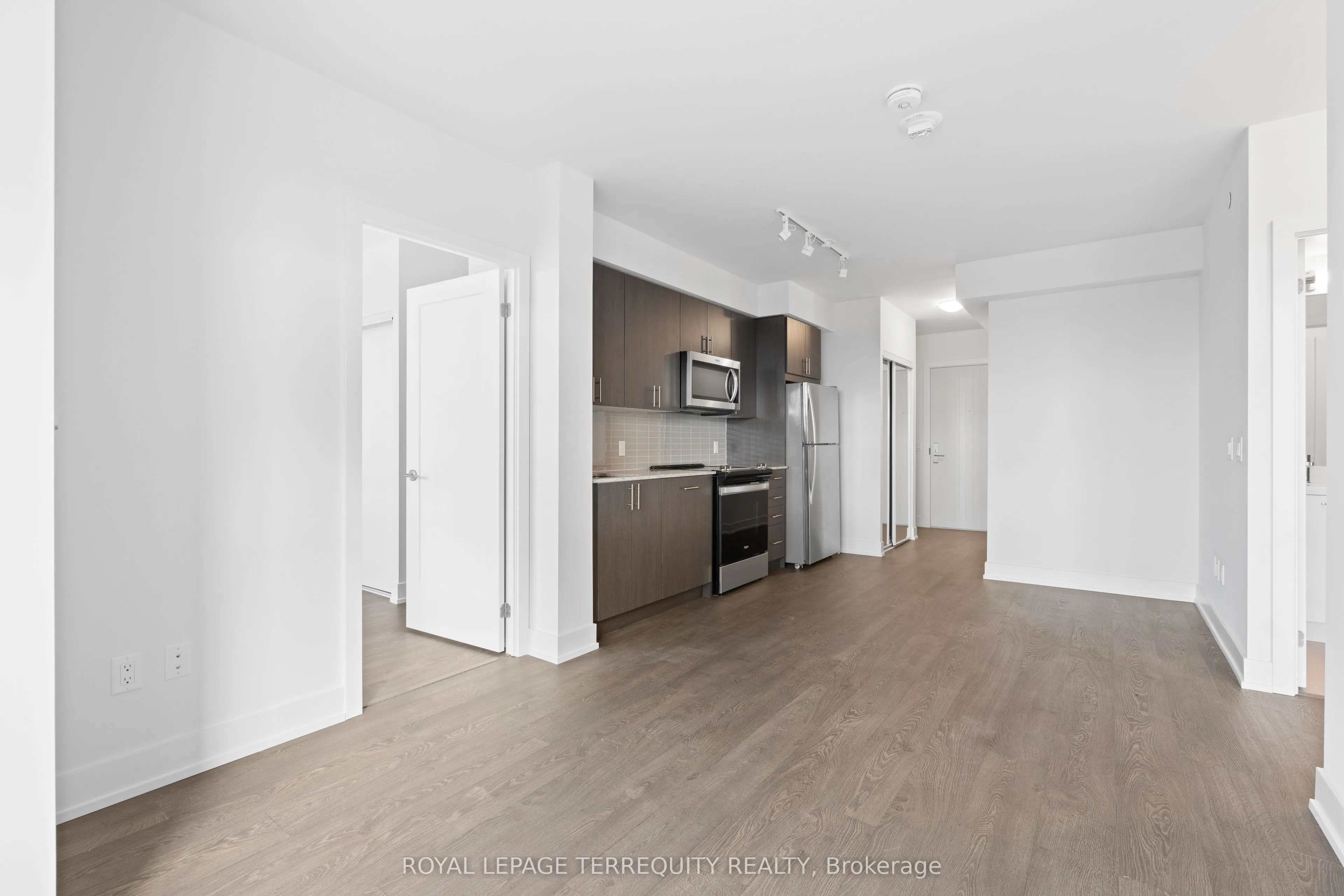 2550 Simcoe Street N, #2004