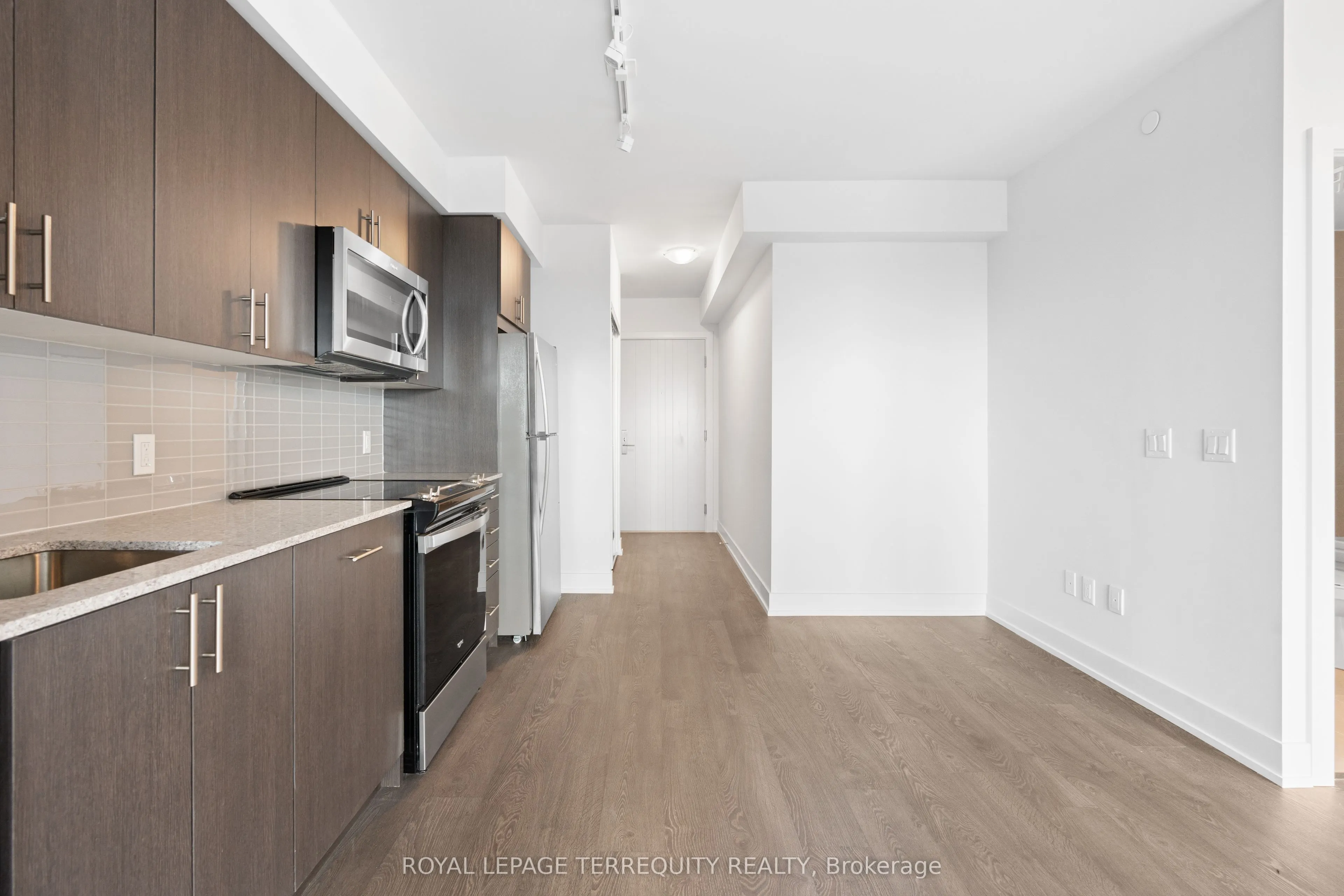 2550 Simcoe Street N, #2004
