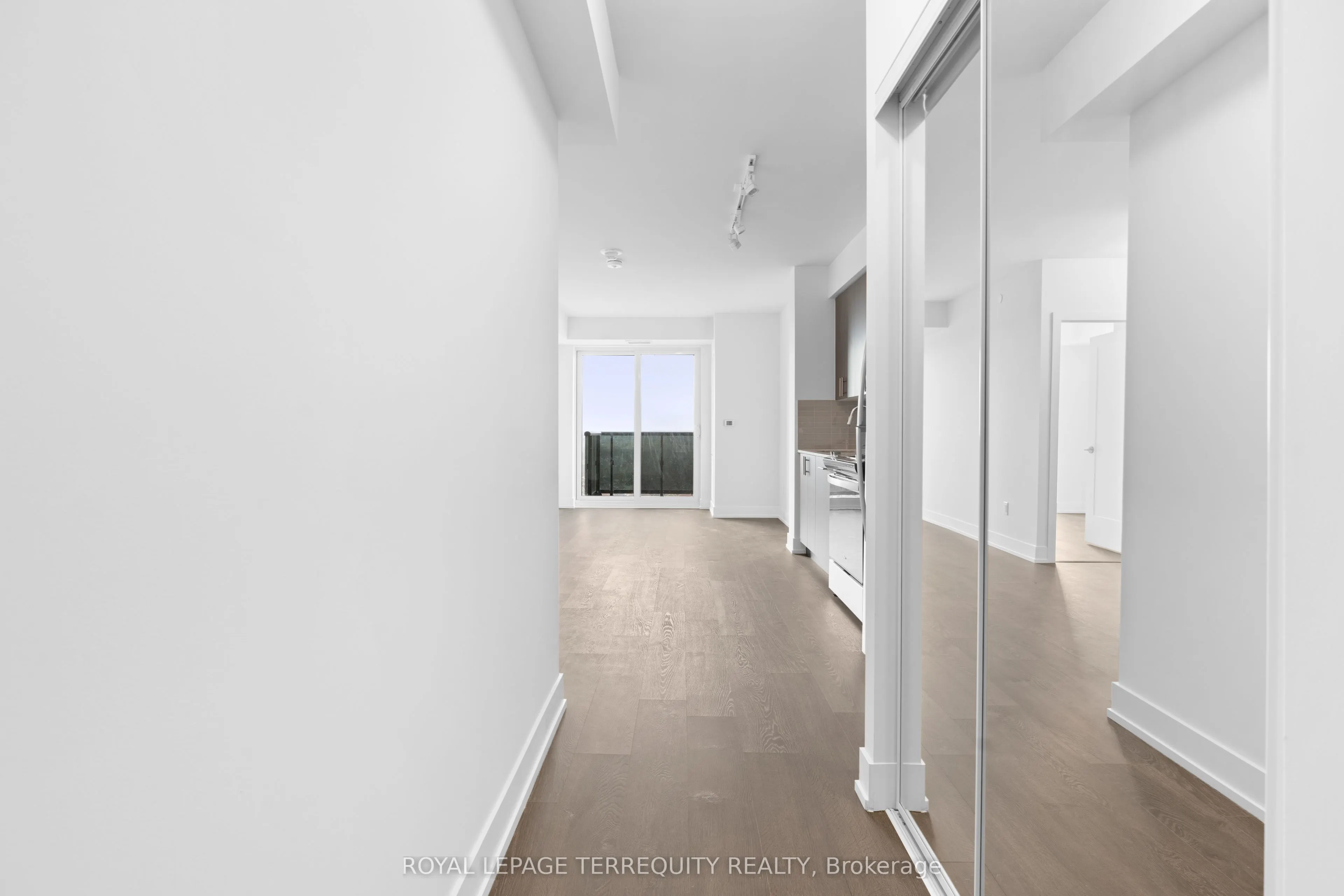 2550 Simcoe Street N, #2004