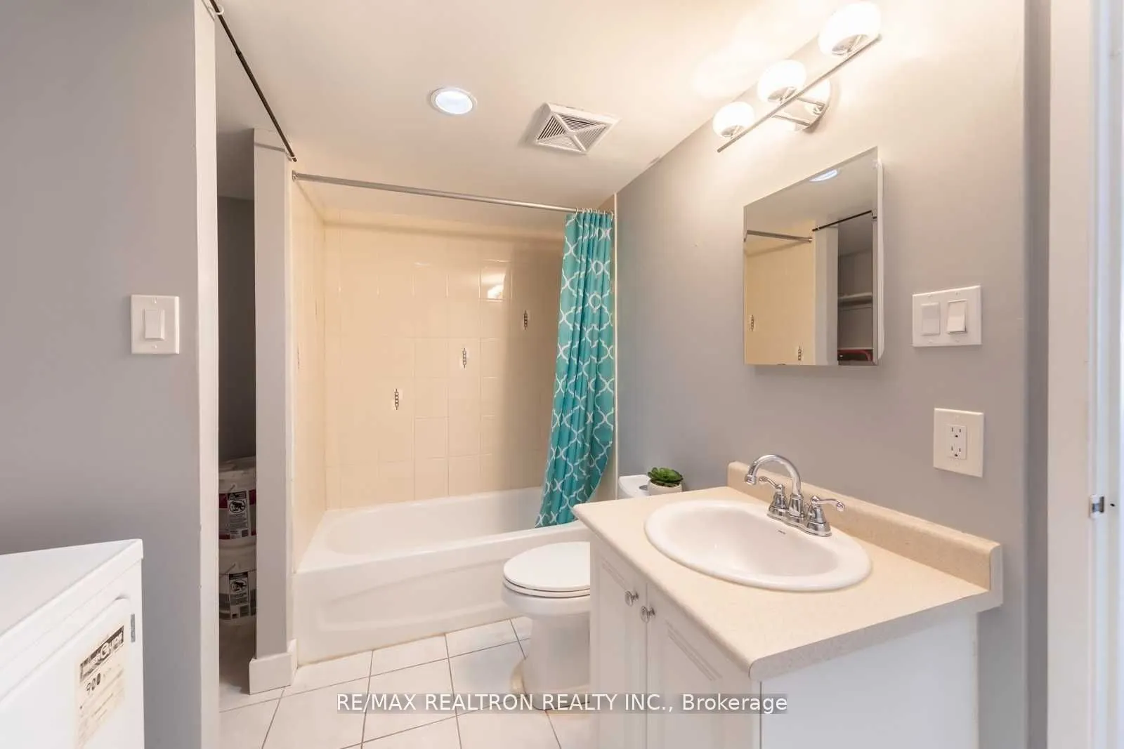 39 Kimbercroft Court, #505