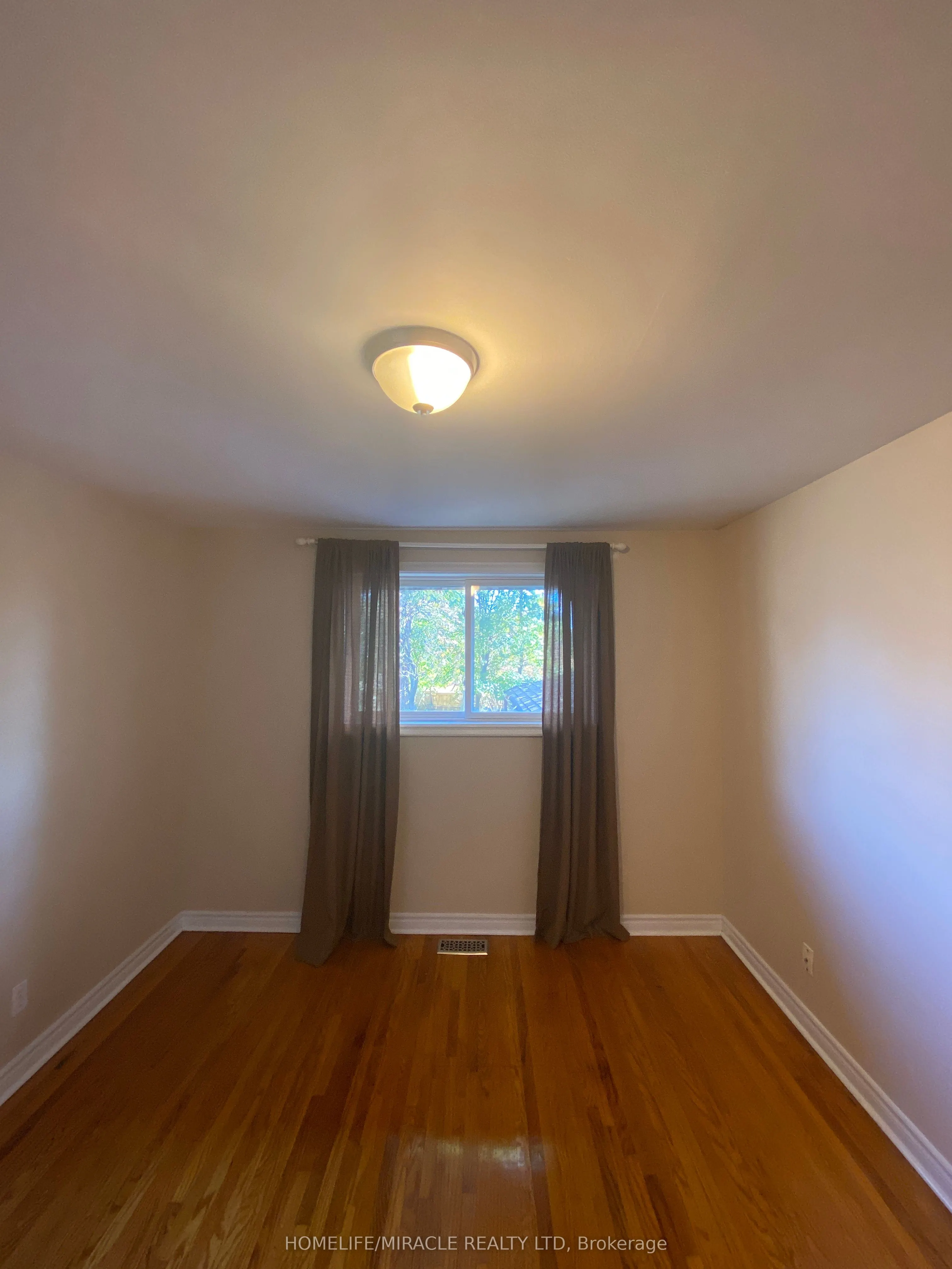 35 Stoneton Drive E, #Main Floor
