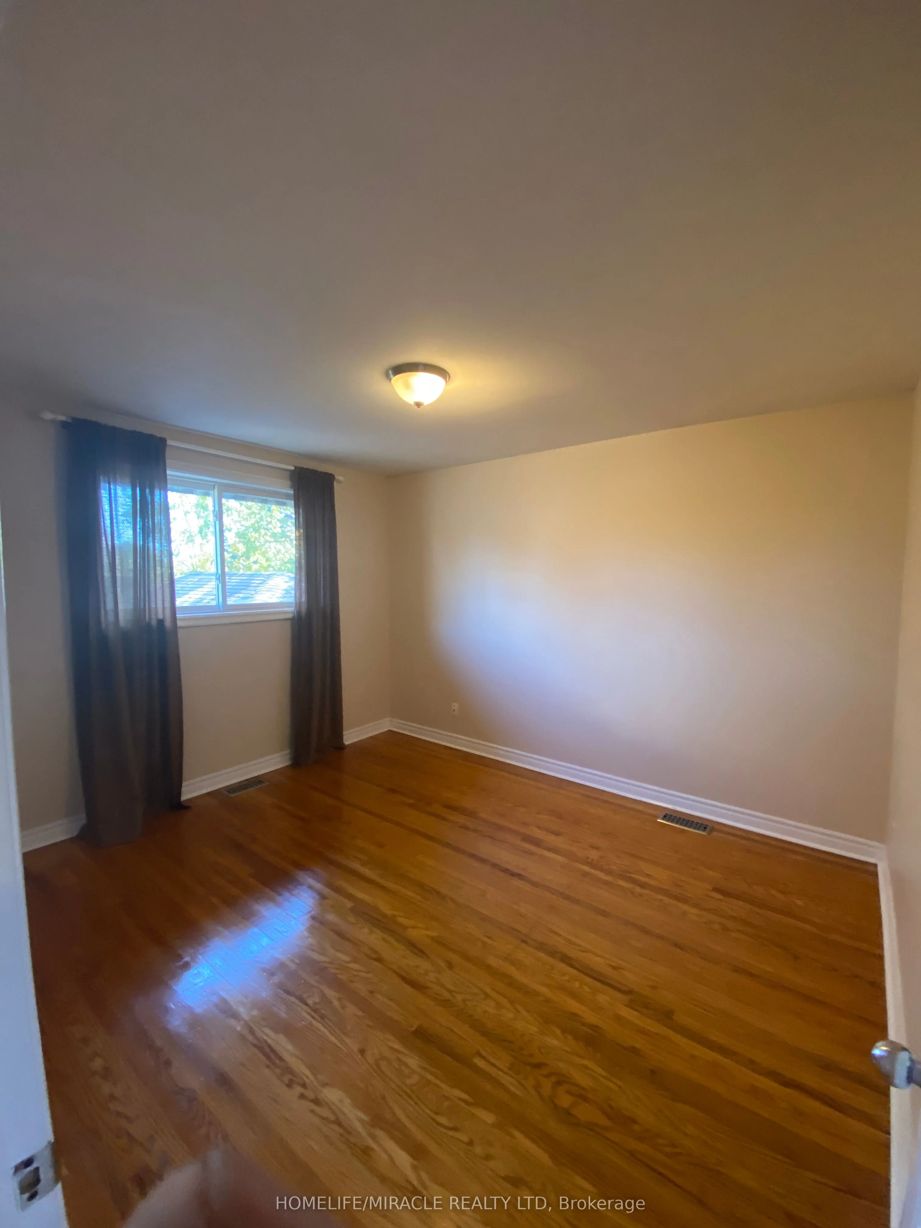 35 Stoneton Drive E, #Main Floor