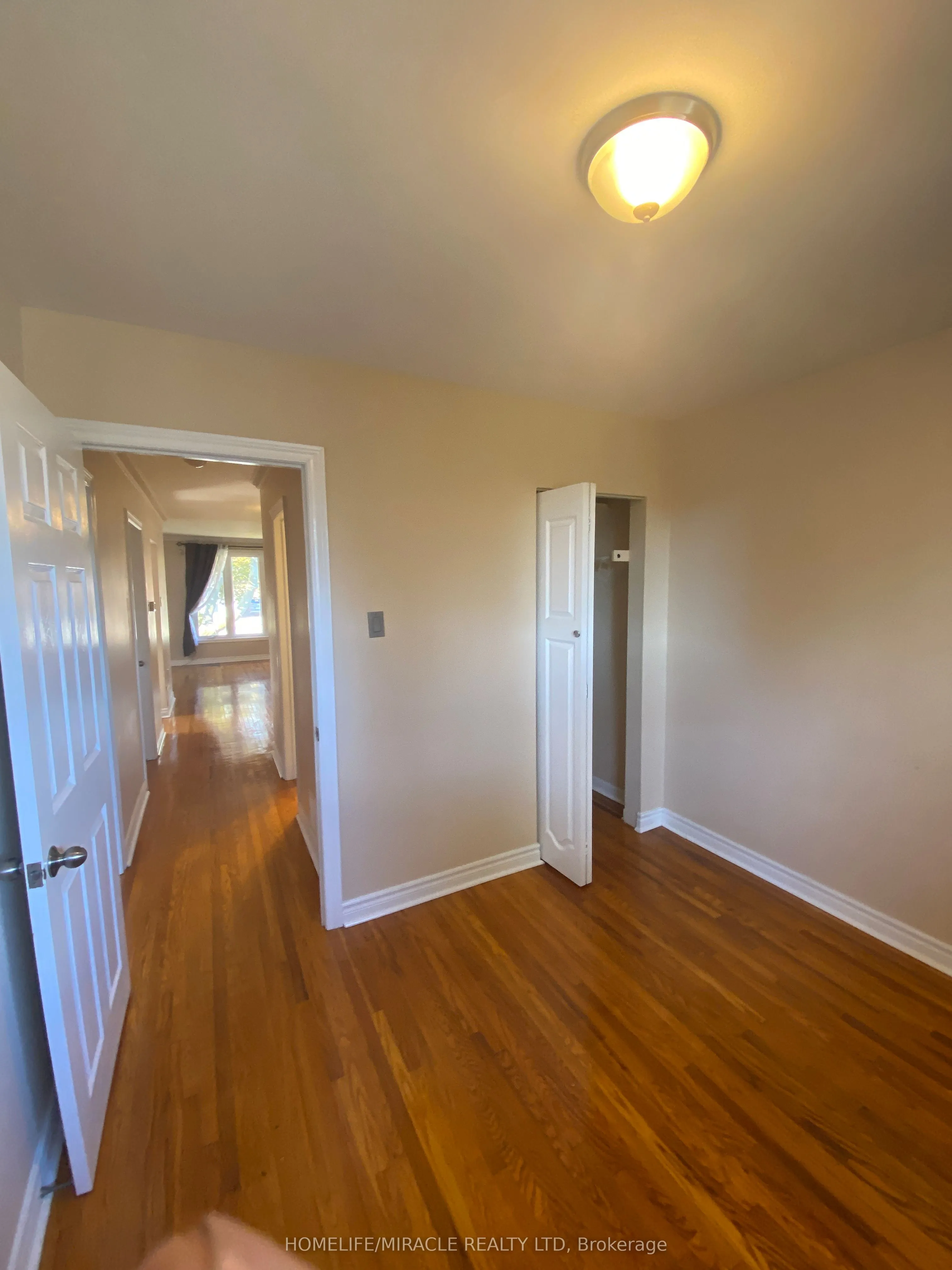 35 Stoneton Drive E, #Main Floor