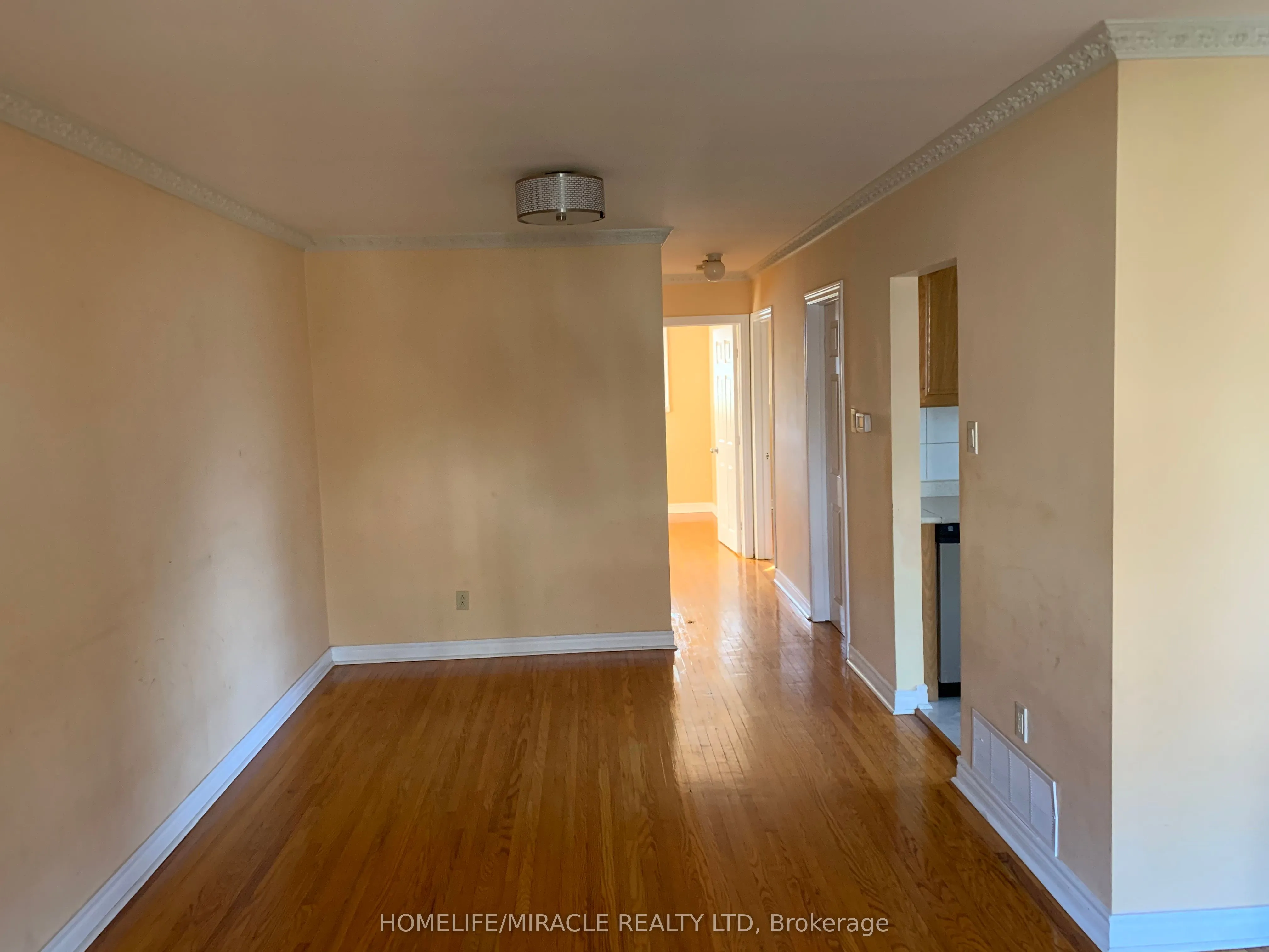 35 Stoneton Drive E, #Main Floor
