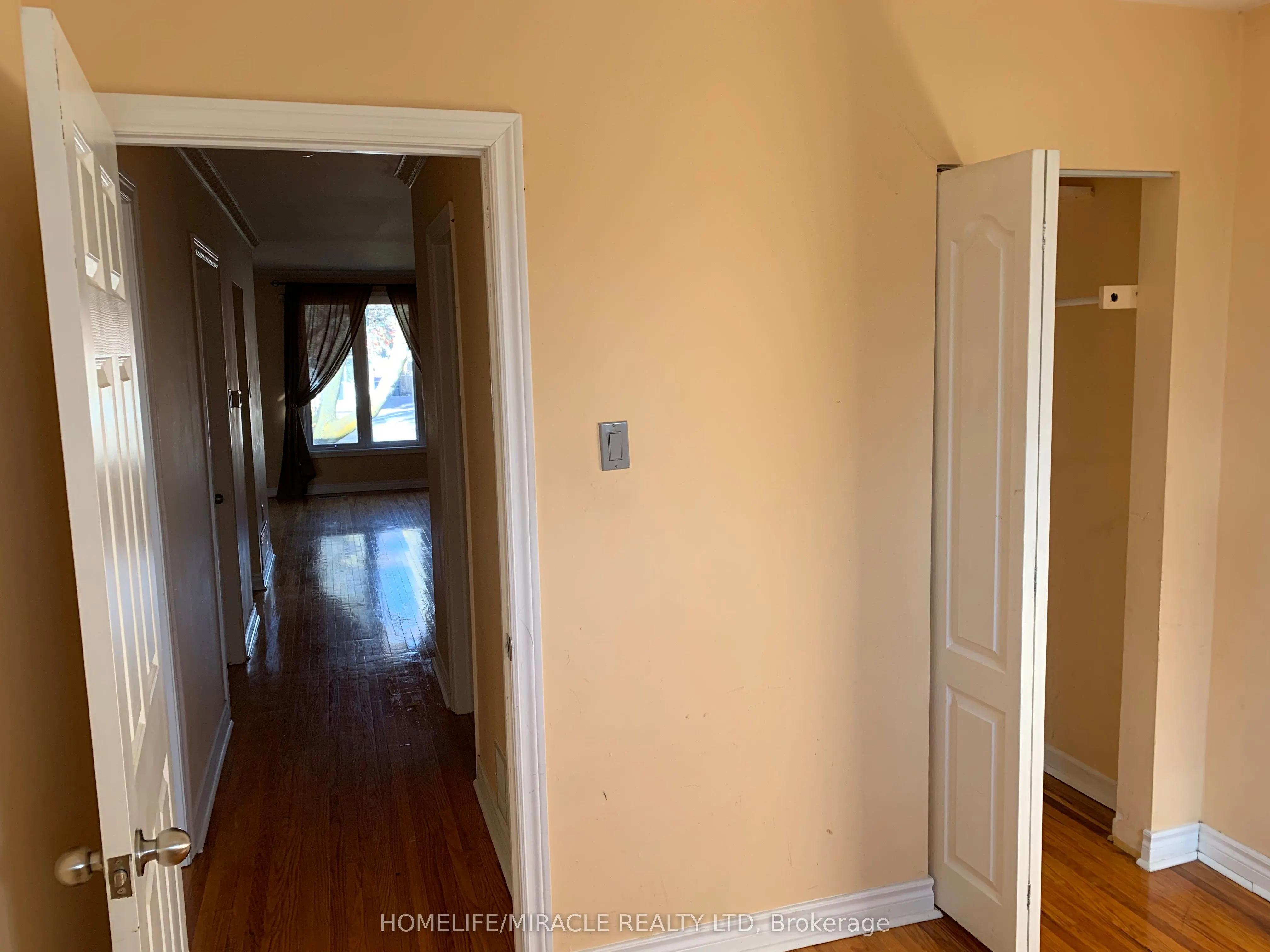 35 Stoneton Drive E, #Main Floor