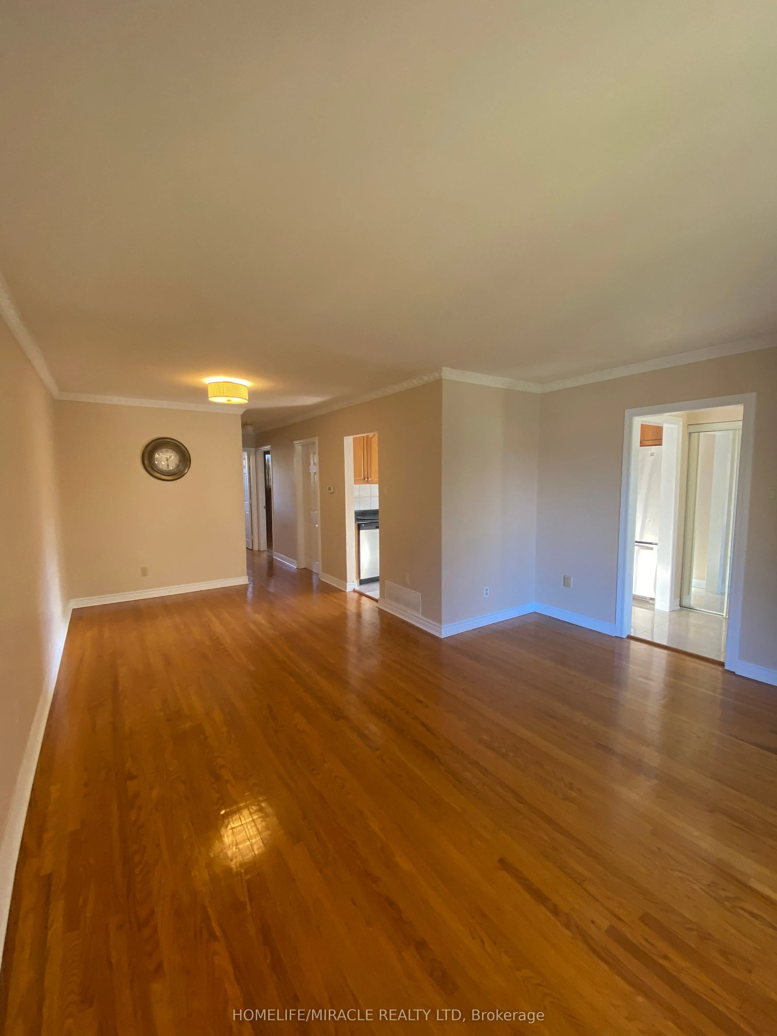 35 Stoneton Drive E, #Main Floor